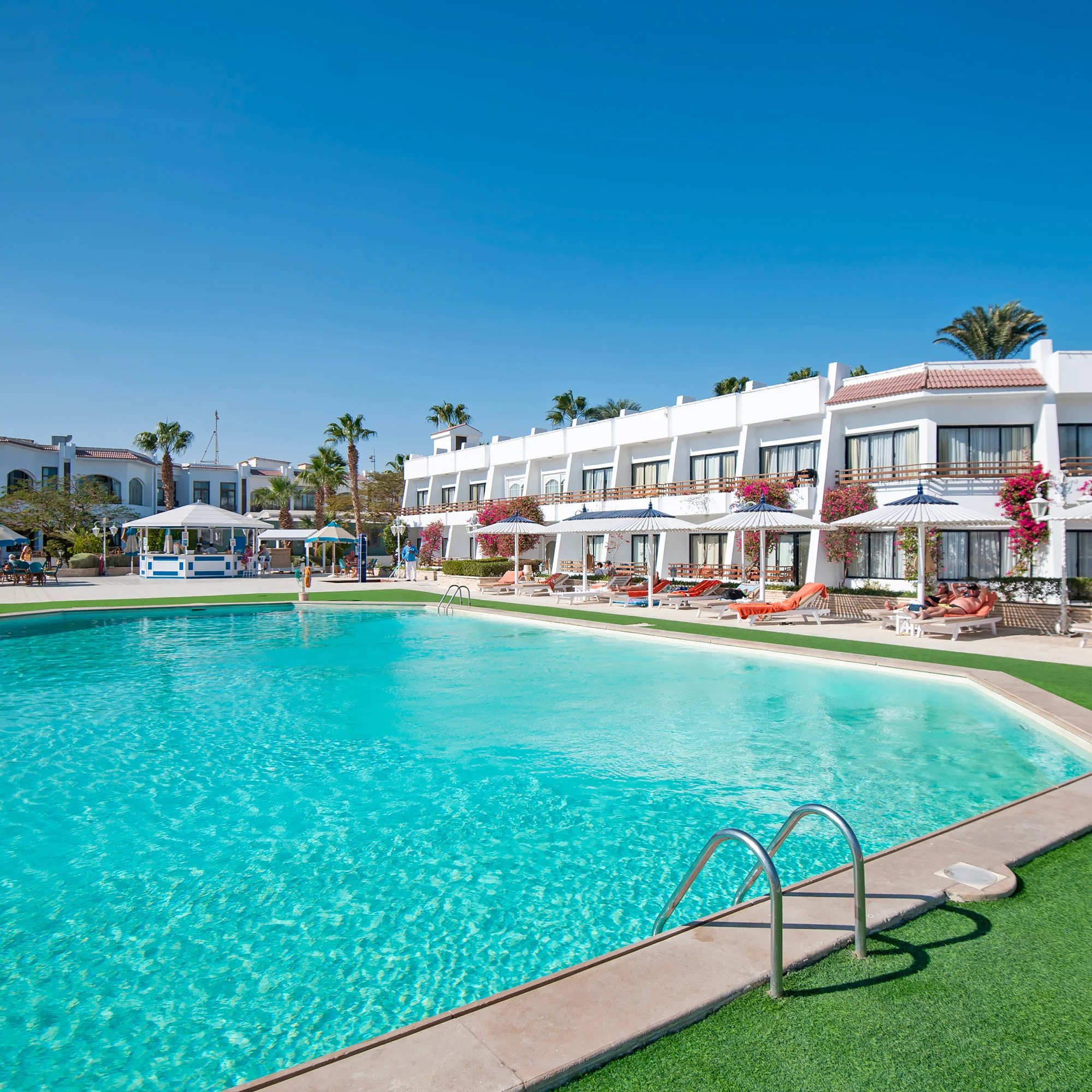 Na 7 nocí letecky do Hurghady: The Grand Hotel***+ přímo u pláže, all inclusive i bazén