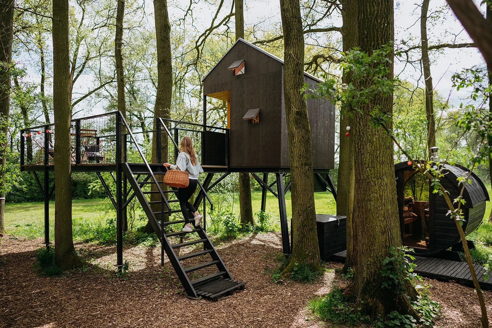Kouzelný pobyt v treehouse až pro 4 osoby i venkovní sudová sauna