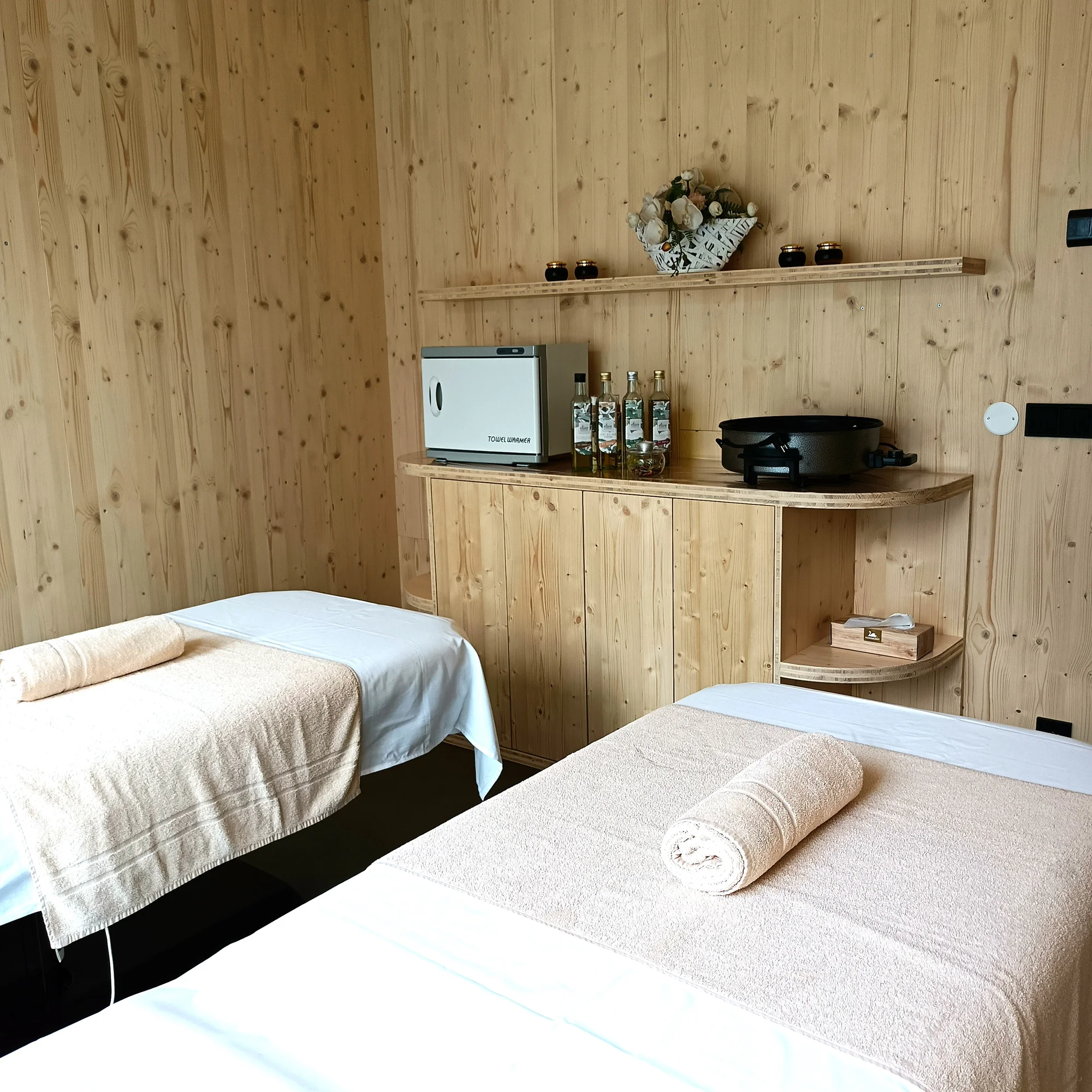 4* Resort Johanka či treehouse na Vysočině: polopenze, vířivka, sauna a dřevěné sudy