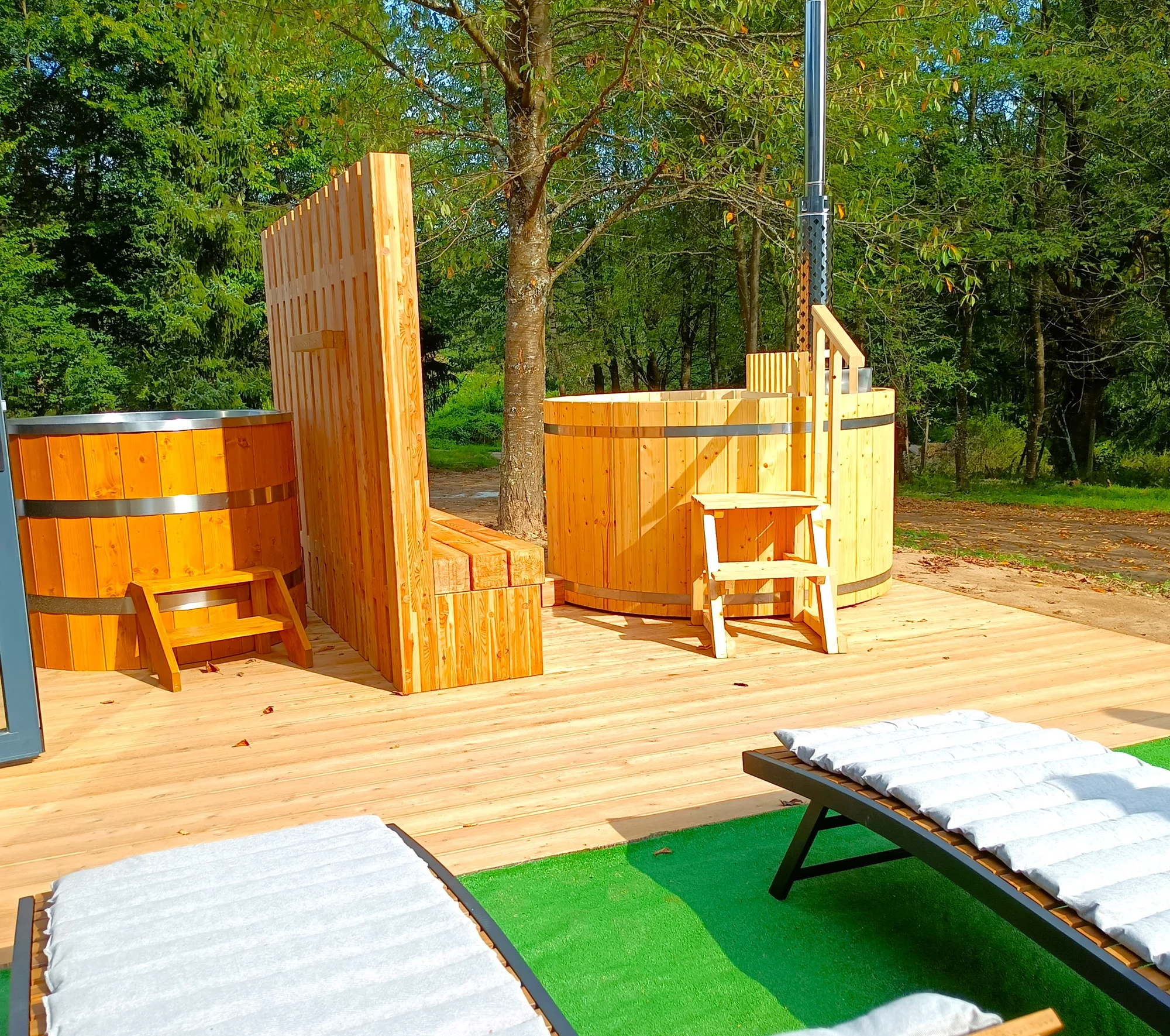 4* Resort Johanka či treehouse na Vysočině: polopenze, vířivka, sauna a dřevěné sudy