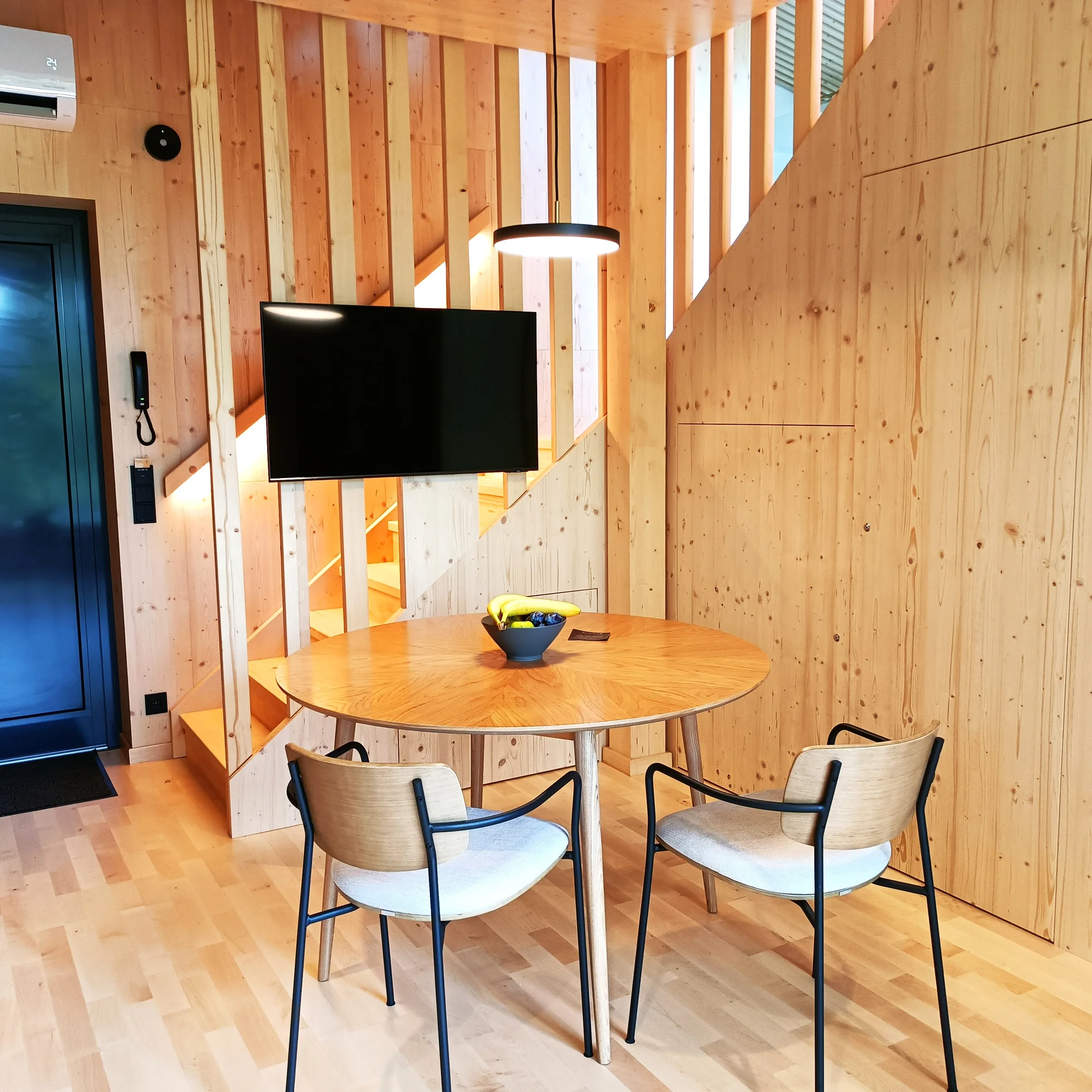 4* Resort Johanka či treehouse na Vysočině: polopenze, vířivka, sauna a dřevěné sudy