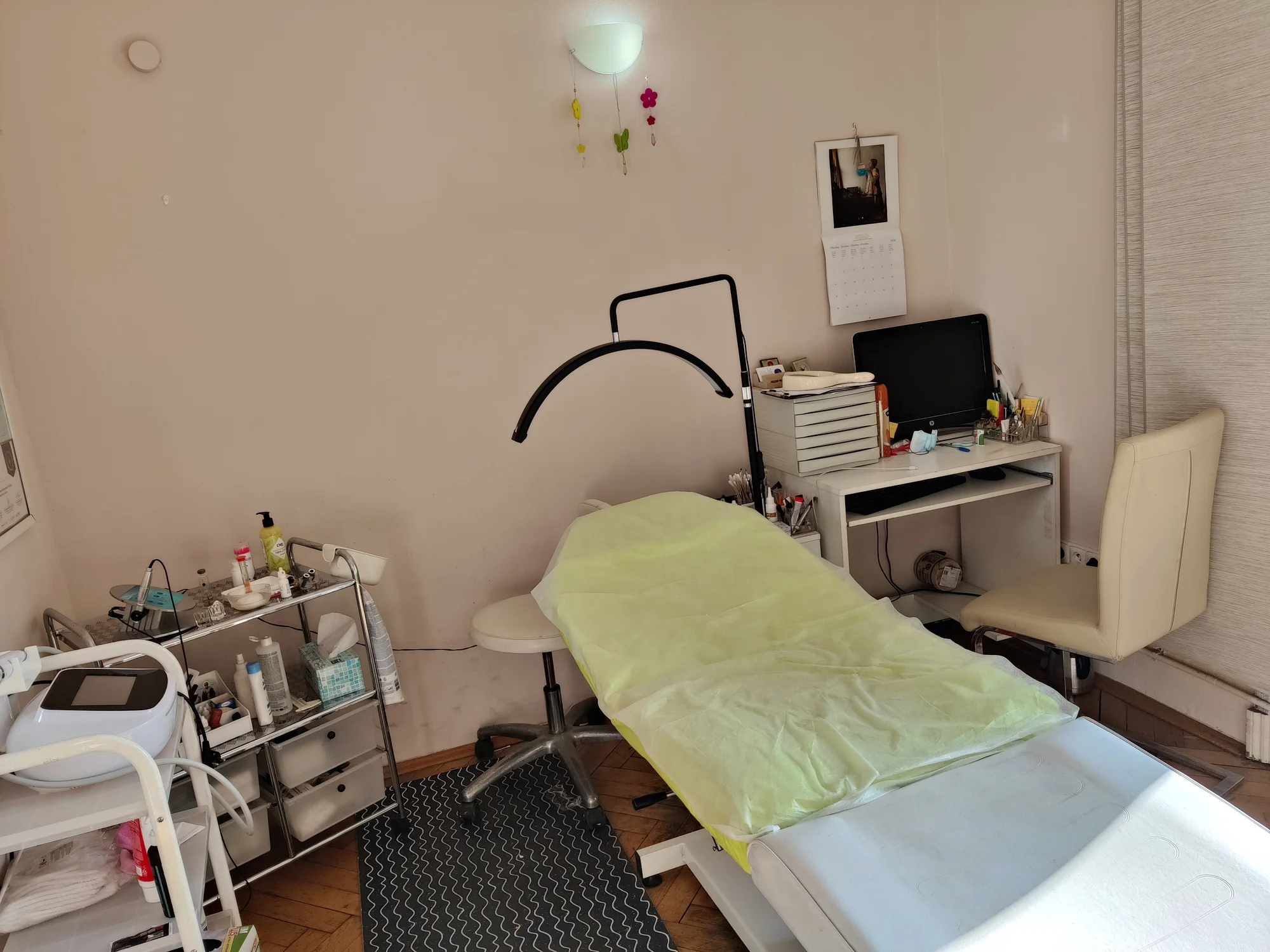 Permanentní make-up: horní i dolní oční linky, pudrové obočí, microblading či rty