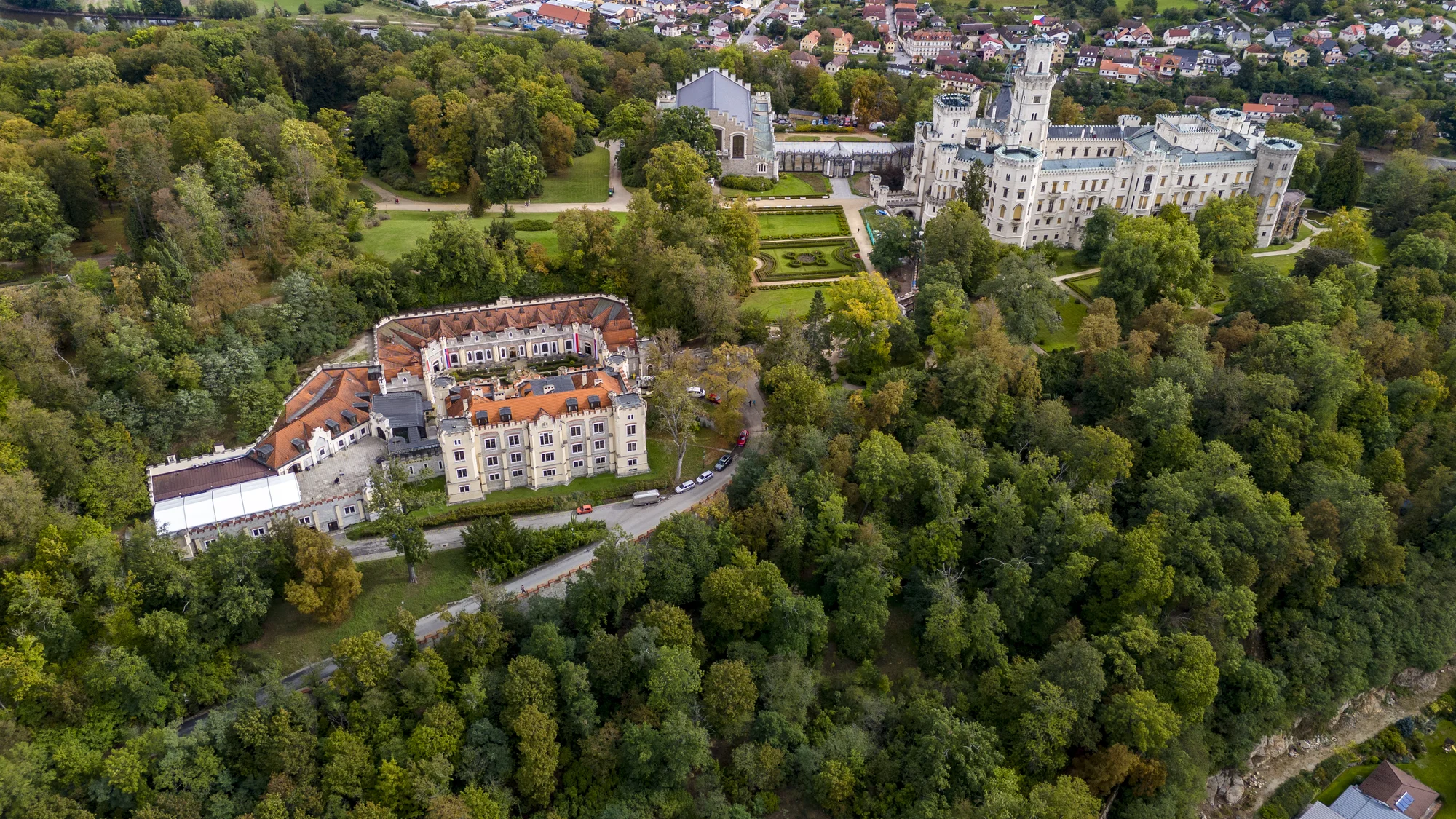 Romantika v Hluboké nad Vltavou: 4* zámecký hotel, luxusní wellness i jídlo
