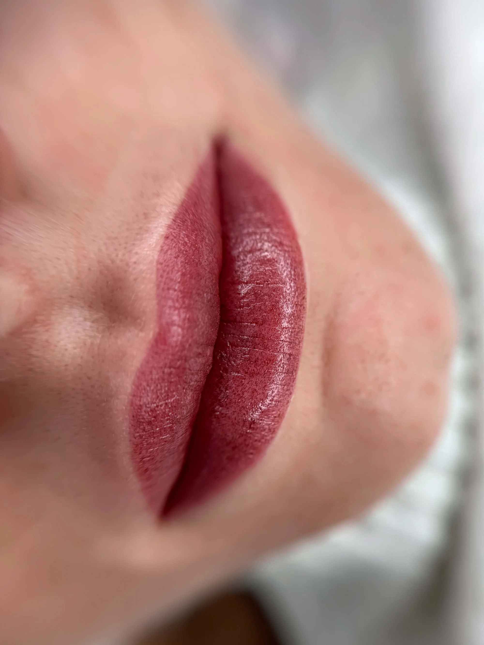 Permanentní make-up obočí pudrovou metodou nebo akvarelových rtů
