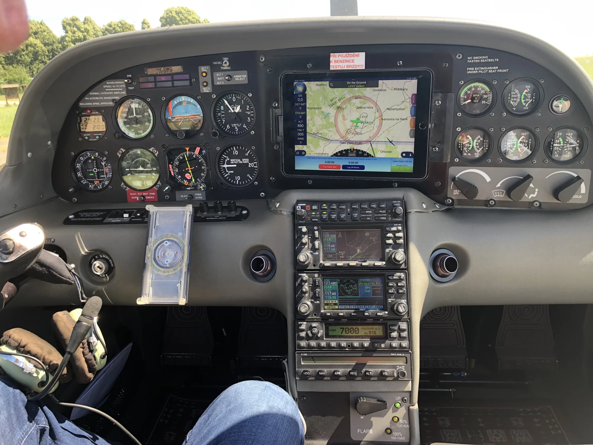 Pilotem luxusního letounu Cirrus SR 20 na zkoušku a letenka pro 2 další pasažéry