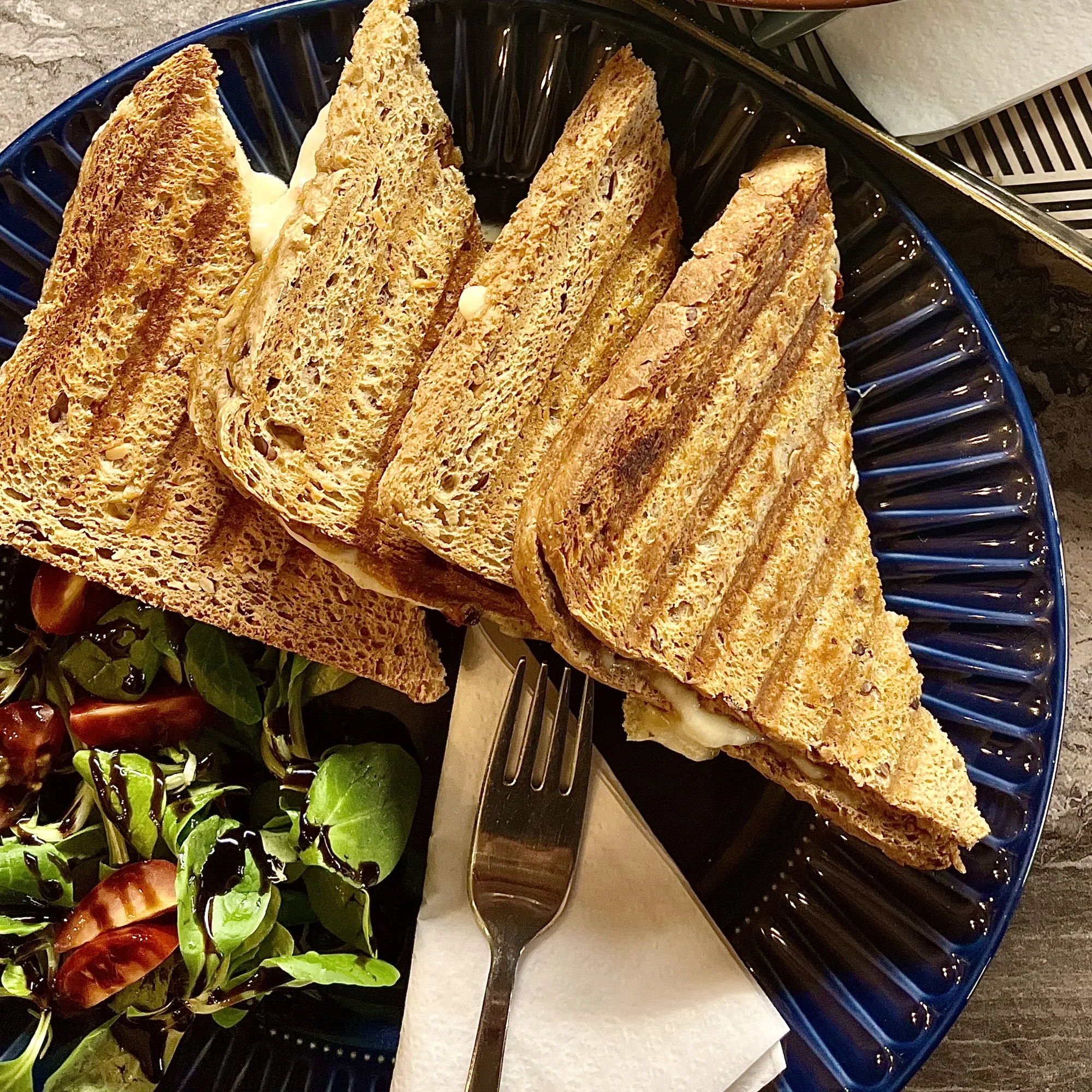 Vafle čtyř druhů s banánem, mascarpone, slaninou i prosciuttem a domácí limonáda pro 1 či 2 osoby