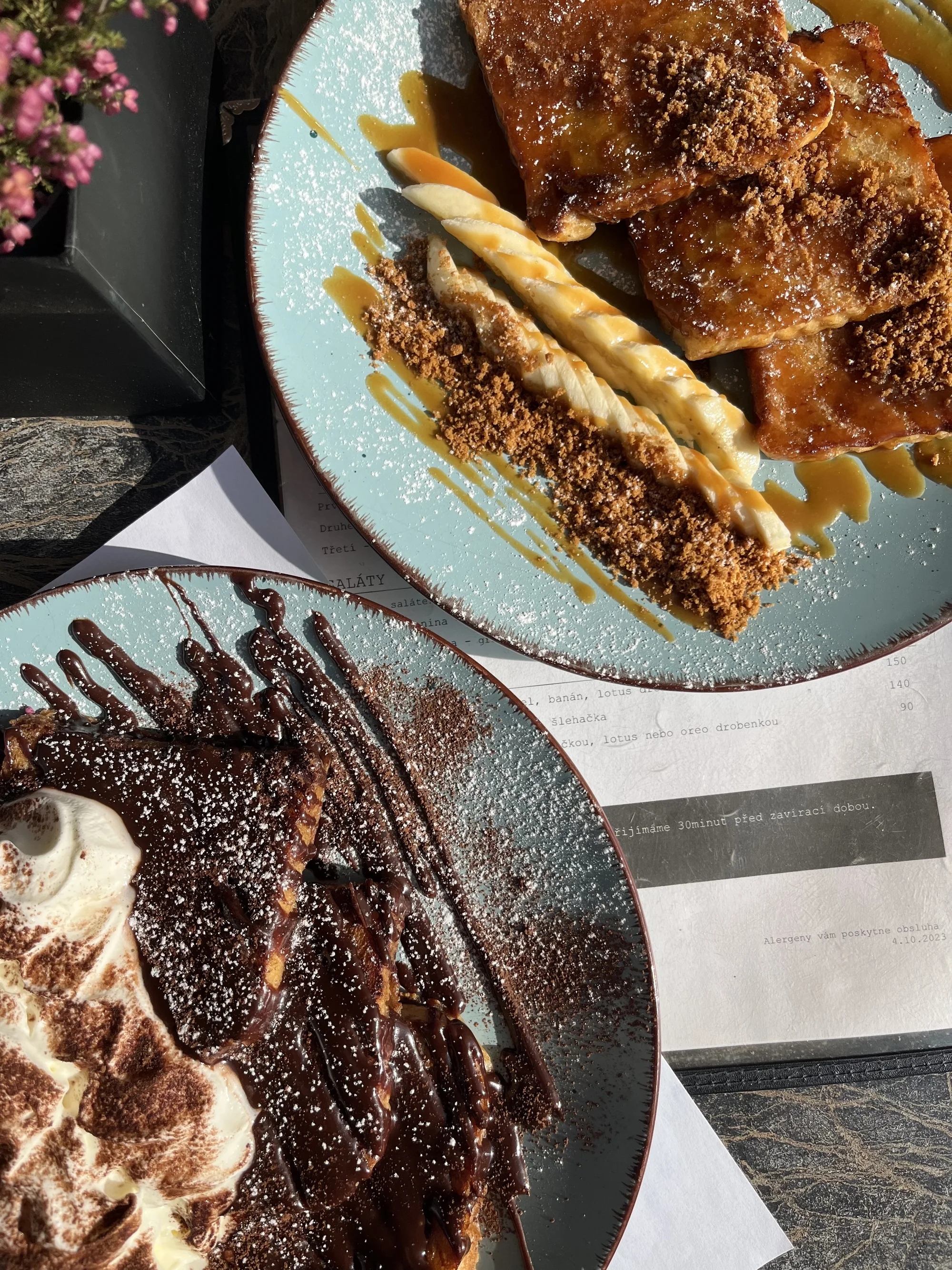 Vafle čtyř druhů s banánem, mascarpone, slaninou i prosciuttem a domácí limonáda pro 1 či 2 osoby