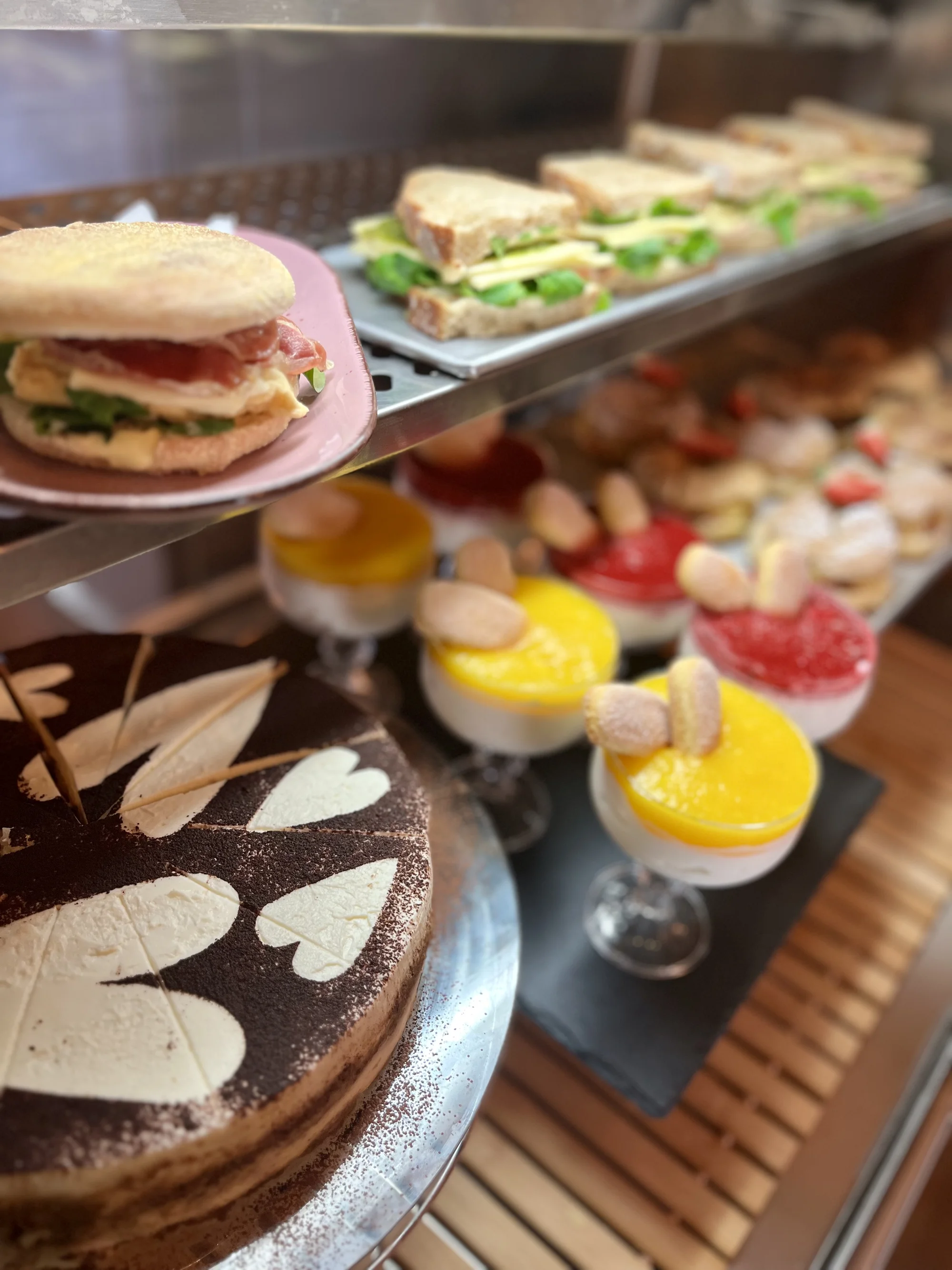 Vafle čtyř druhů s banánem, mascarpone, slaninou i prosciuttem a domácí limonáda pro 1 či 2 osoby
