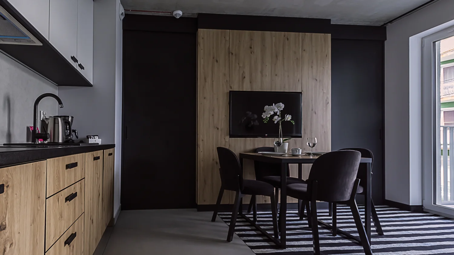 Nové apartmány u Kolobřehu: pláž pár kroků, wellness a možnost jídla