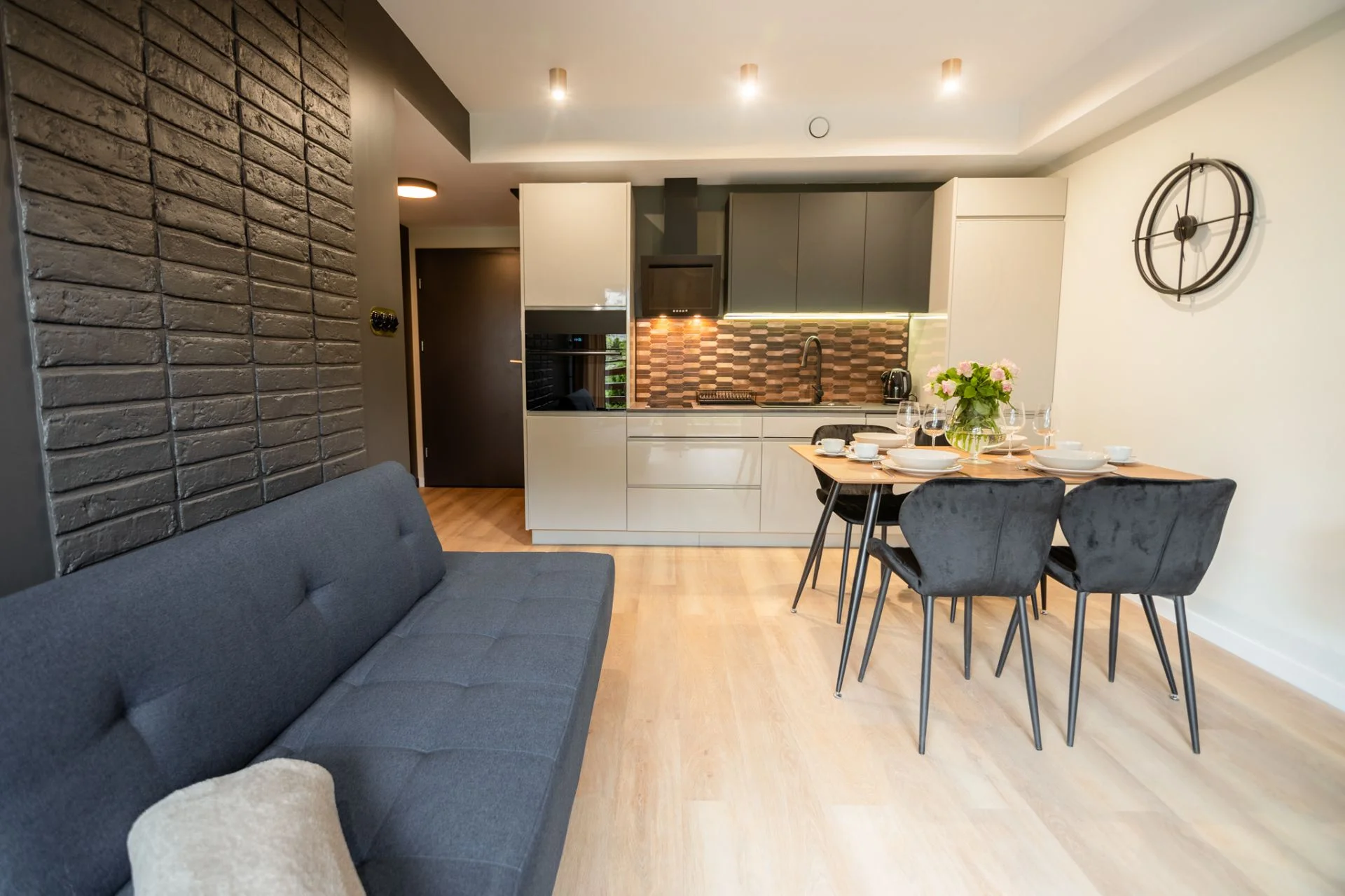 Apartmány až pro 6 osob ve Szklarske Porębě: sauna v ceně, možnost snídaní, blízko skiraeál i zábavní parky