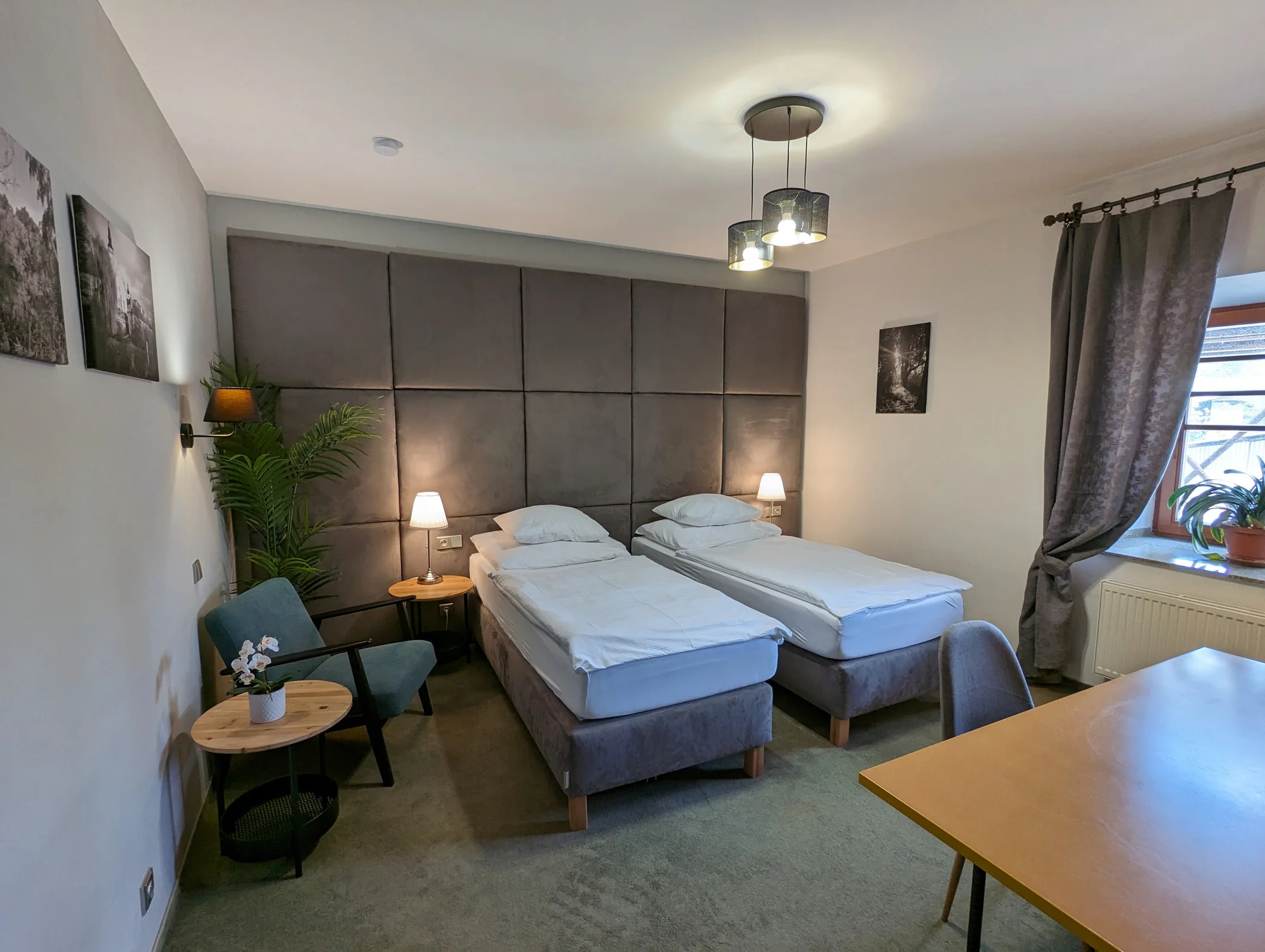 Romantika v centru Telče: hotel u zámeckého parku, polopenze i víno