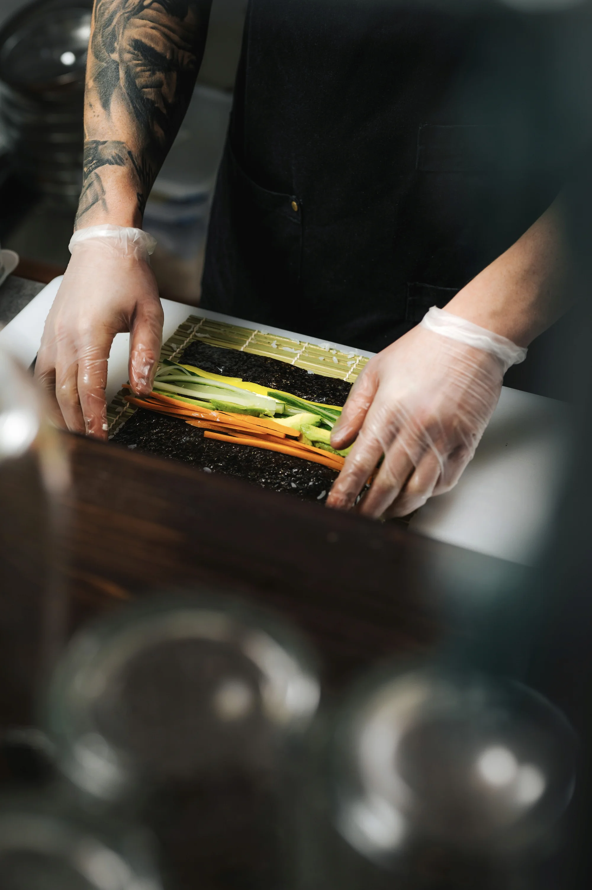 Vyladěný sushi set pro 2 či 4 osoby i s vodní dýmkou: maki, nigiri i oni rolls