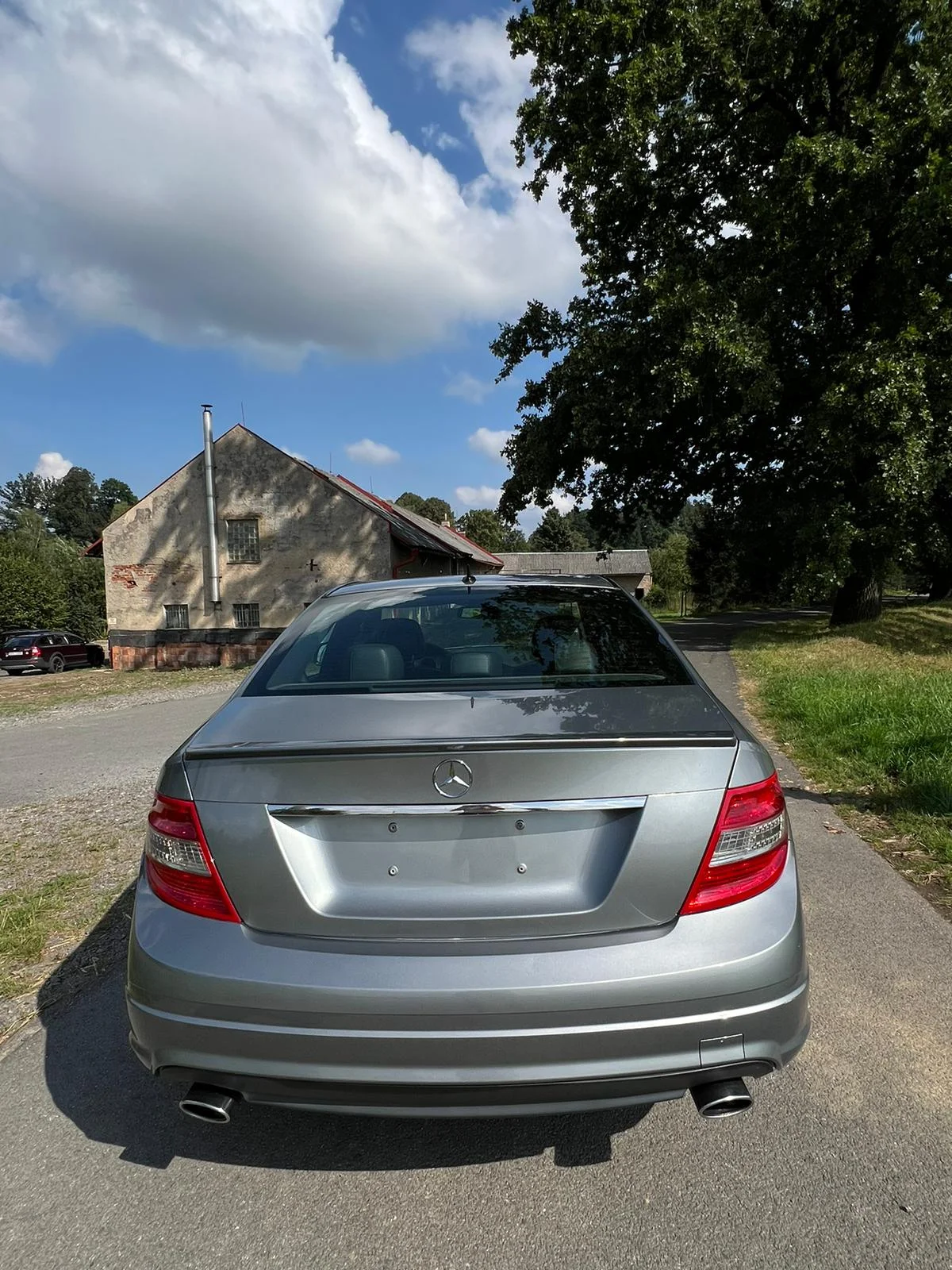 Kompletní mytí exteriéru nebo interiéru i údžba vozu vč. aplikace vosku