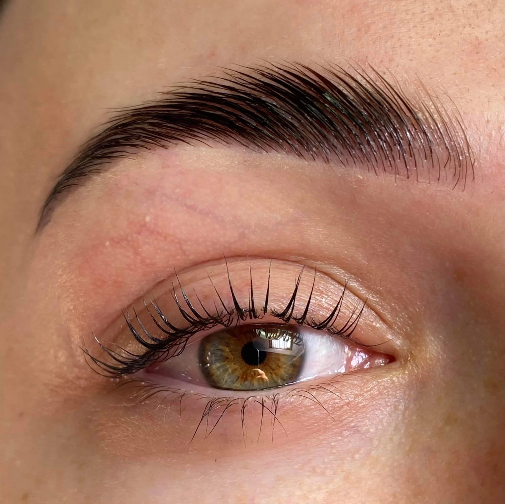 Okouzlující pohled každý den: lash lifting řas a laminace obočí