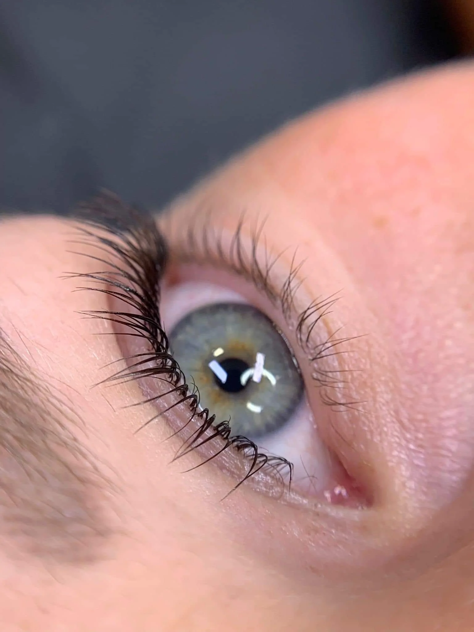 Okouzlující pohled každý den: lash lifting řas a laminace obočí