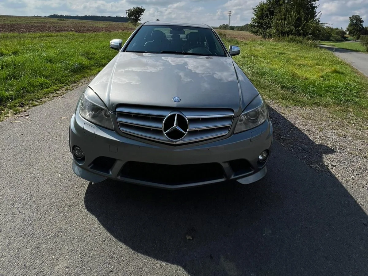 Kompletní mytí exteriéru nebo interiéru i údžba vozu vč. aplikace vosku