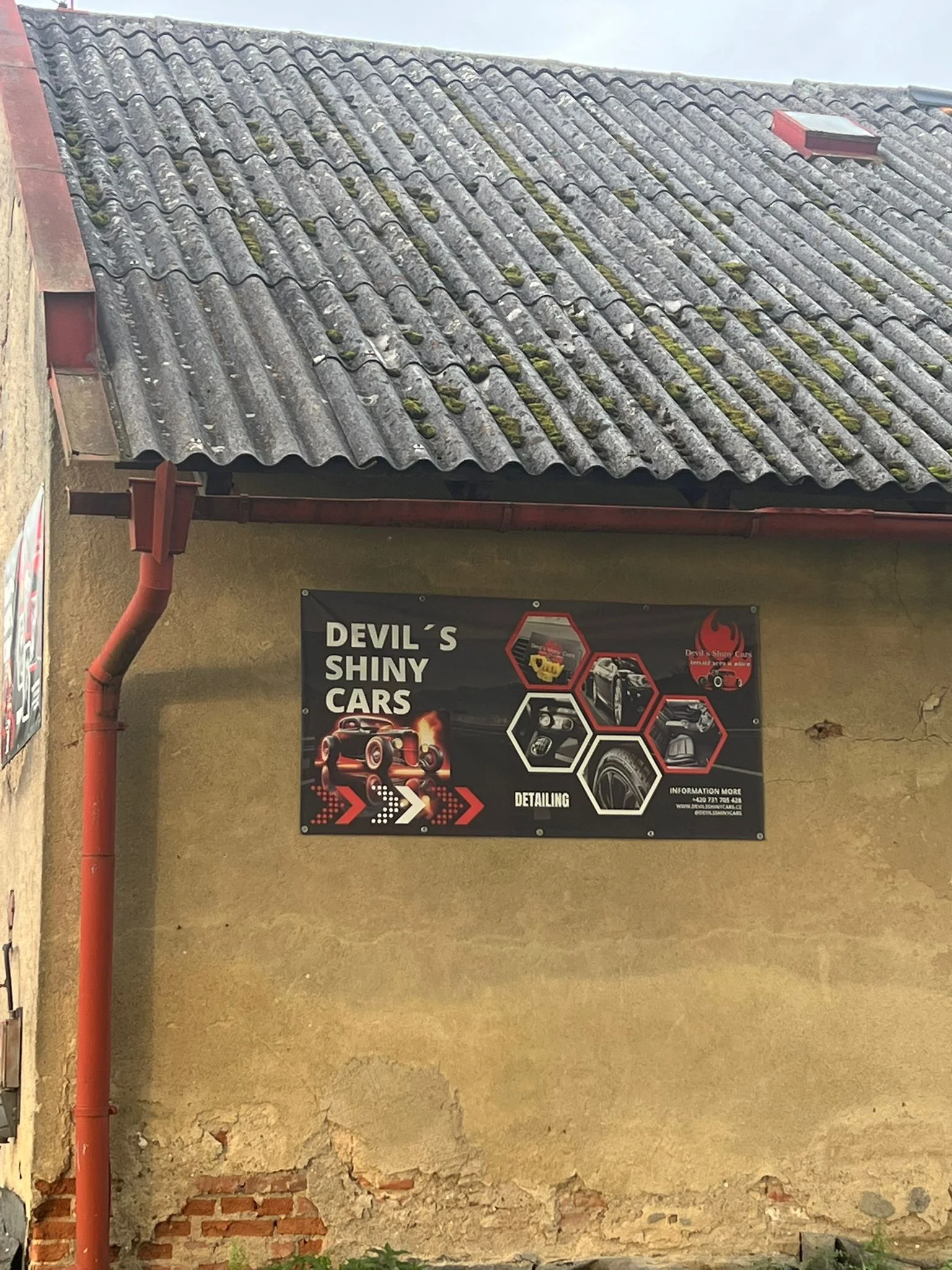 Kompletní mytí exteriéru nebo interiéru i údžba vozu vč. aplikace vosku