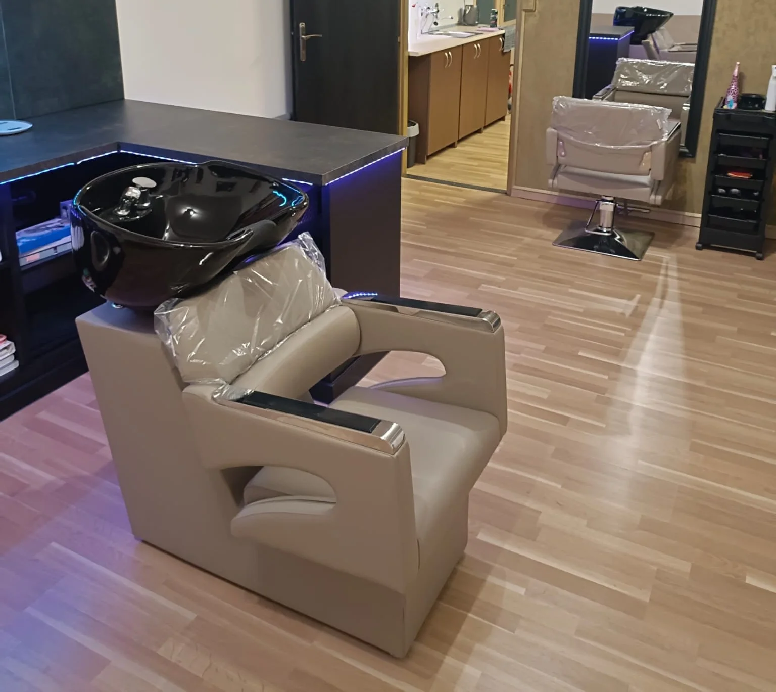 Zesvětlovací techniky dle výběru: balayage, foilayage nebo ombre
