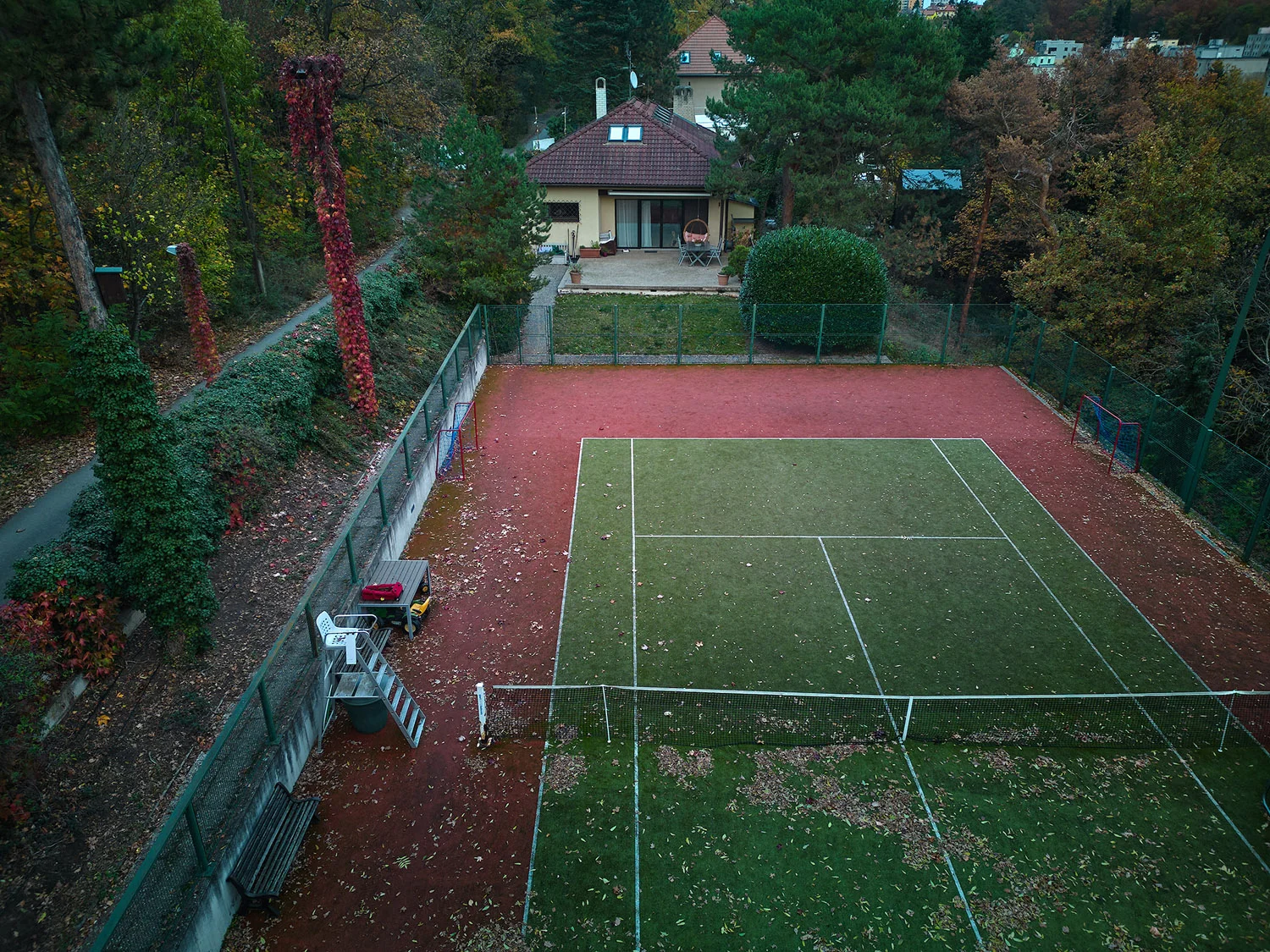 Pohoda v útulném posedu v Praze u lesa pro 2-3 osoby, parkování zdarma
