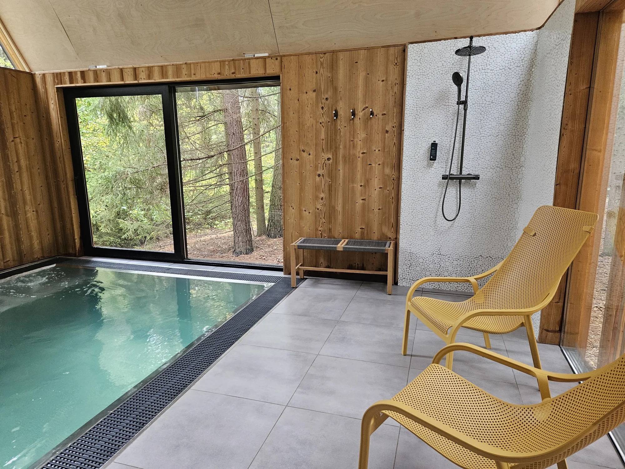 Pobyt v Posázaví: hotel uprostřed lesů, s rybníkem, wellness a aktivitami pro celou rodinu