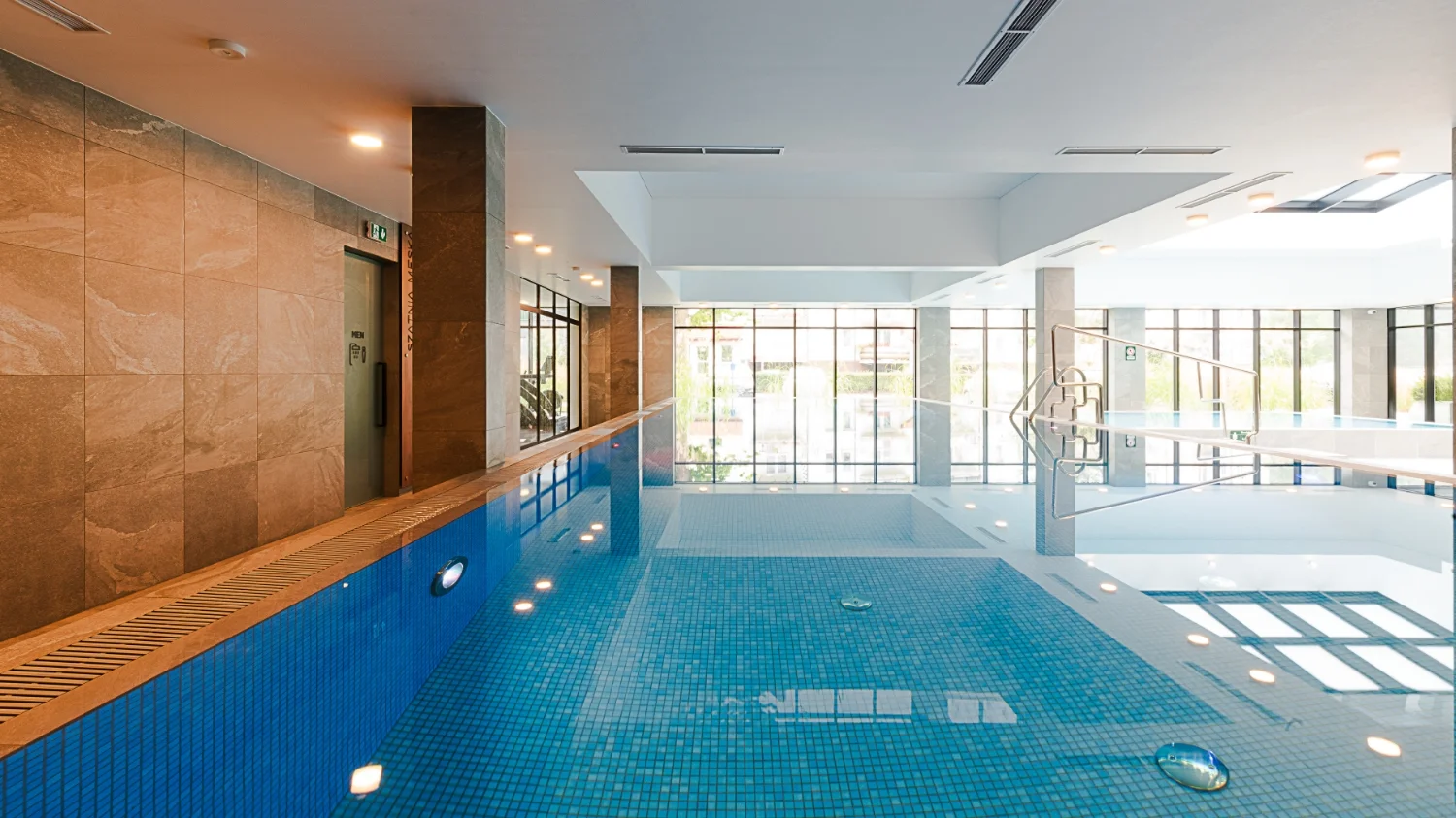 Nové apartmány u Kolobřehu: pláž pár kroků, wellness a možnost jídla