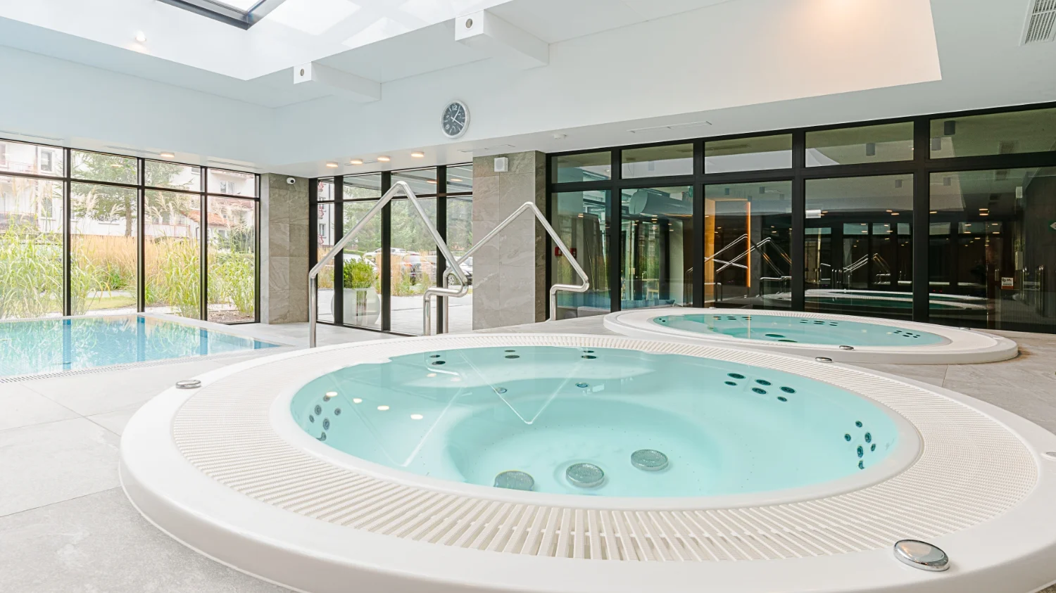 Nové apartmány u Kolobřehu: pláž pár kroků, wellness a možnost jídla