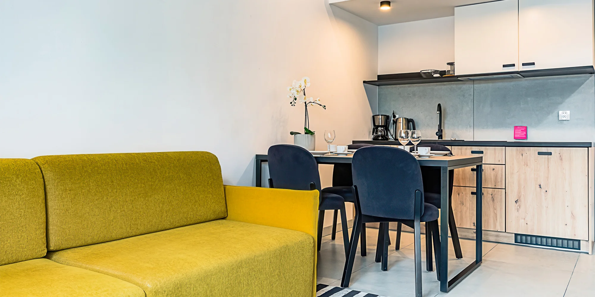 Nové apartmány u Kolobřehu: pláž pár kroků, wellness a možnost jídla
