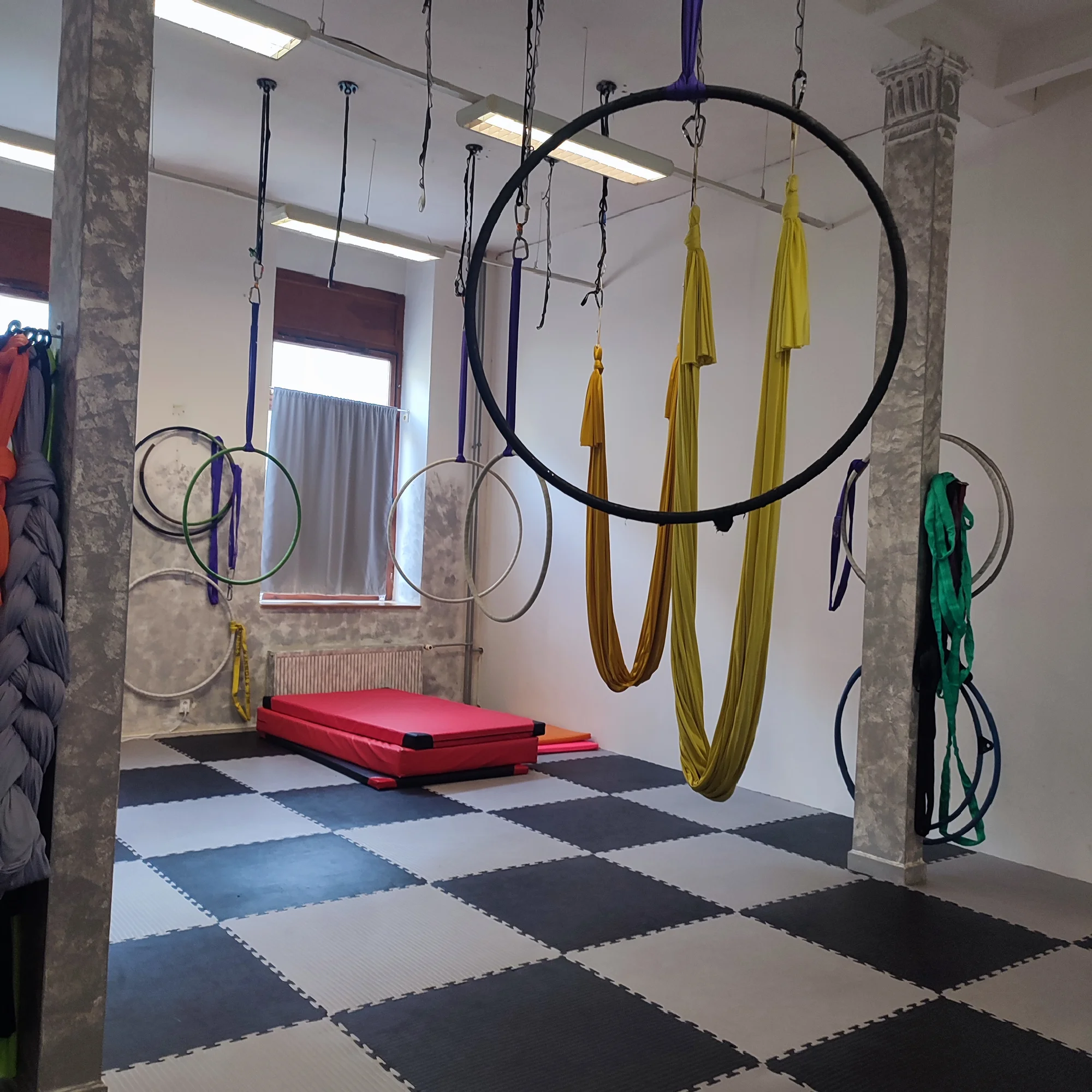 10 vstupů do tělocvičny pro ženy: lekce pro štíhlý pas, pilates, kruháč i posilovna