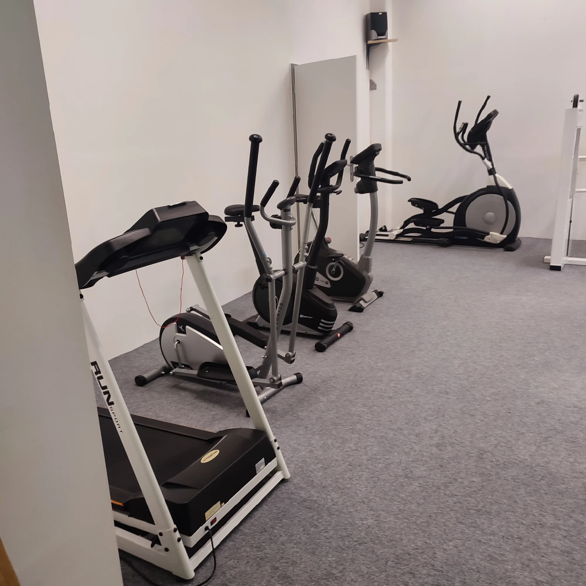 10 vstupů do tělocvičny pro ženy: lekce pro štíhlý pas, pilates, kruháč i posilovna