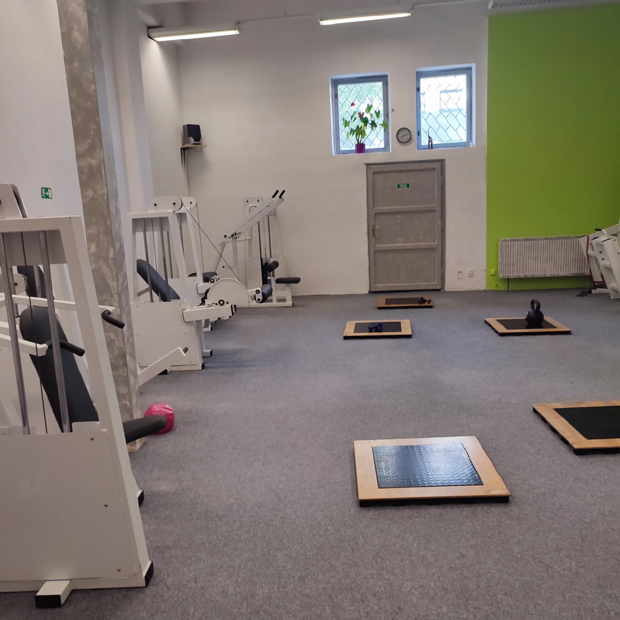 10 vstupů do tělocvičny pro ženy: lekce pro štíhlý pas, pilates, kruháč i posilovna