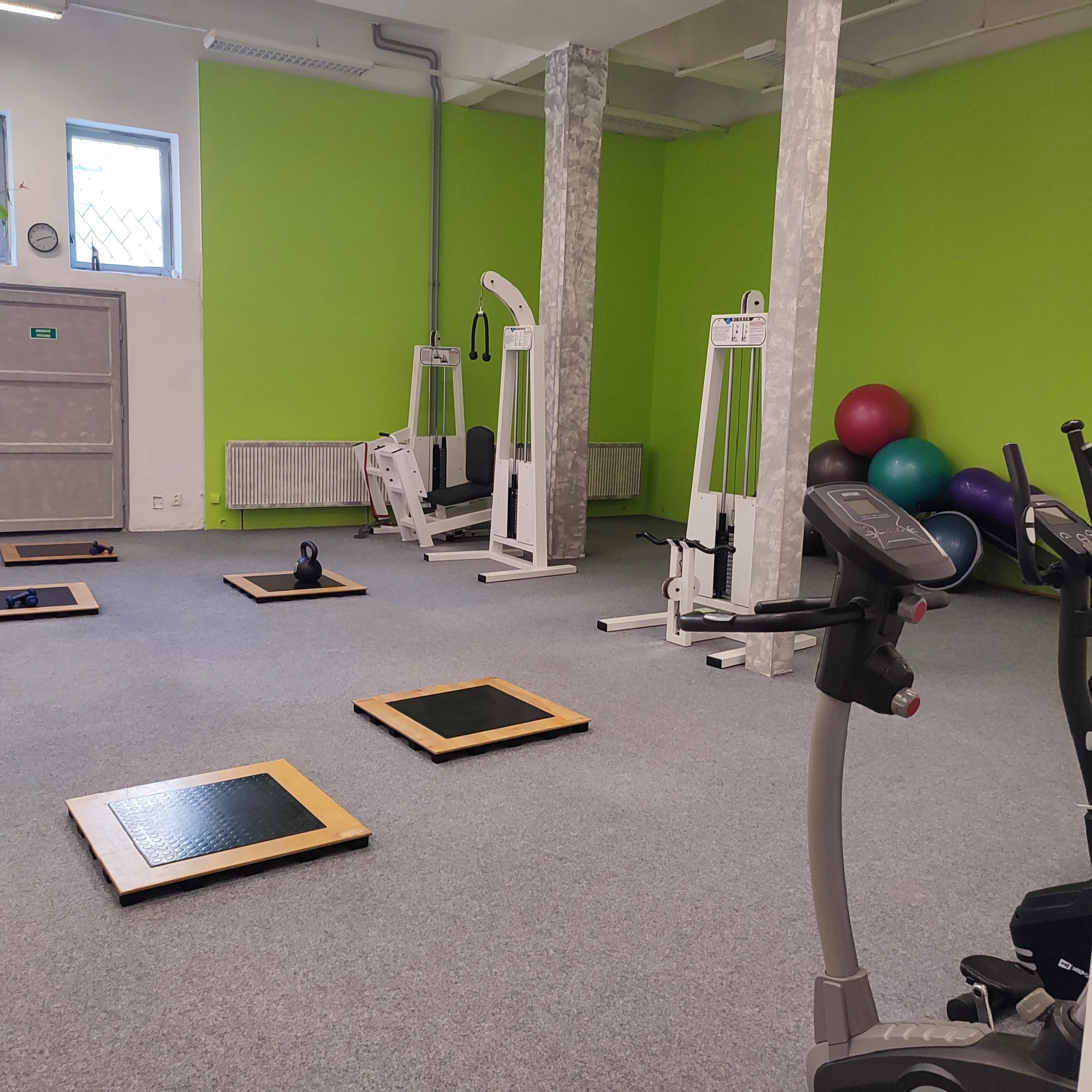 10 vstupů do tělocvičny pro ženy: lekce pro štíhlý pas, pilates, kruháč i posilovna