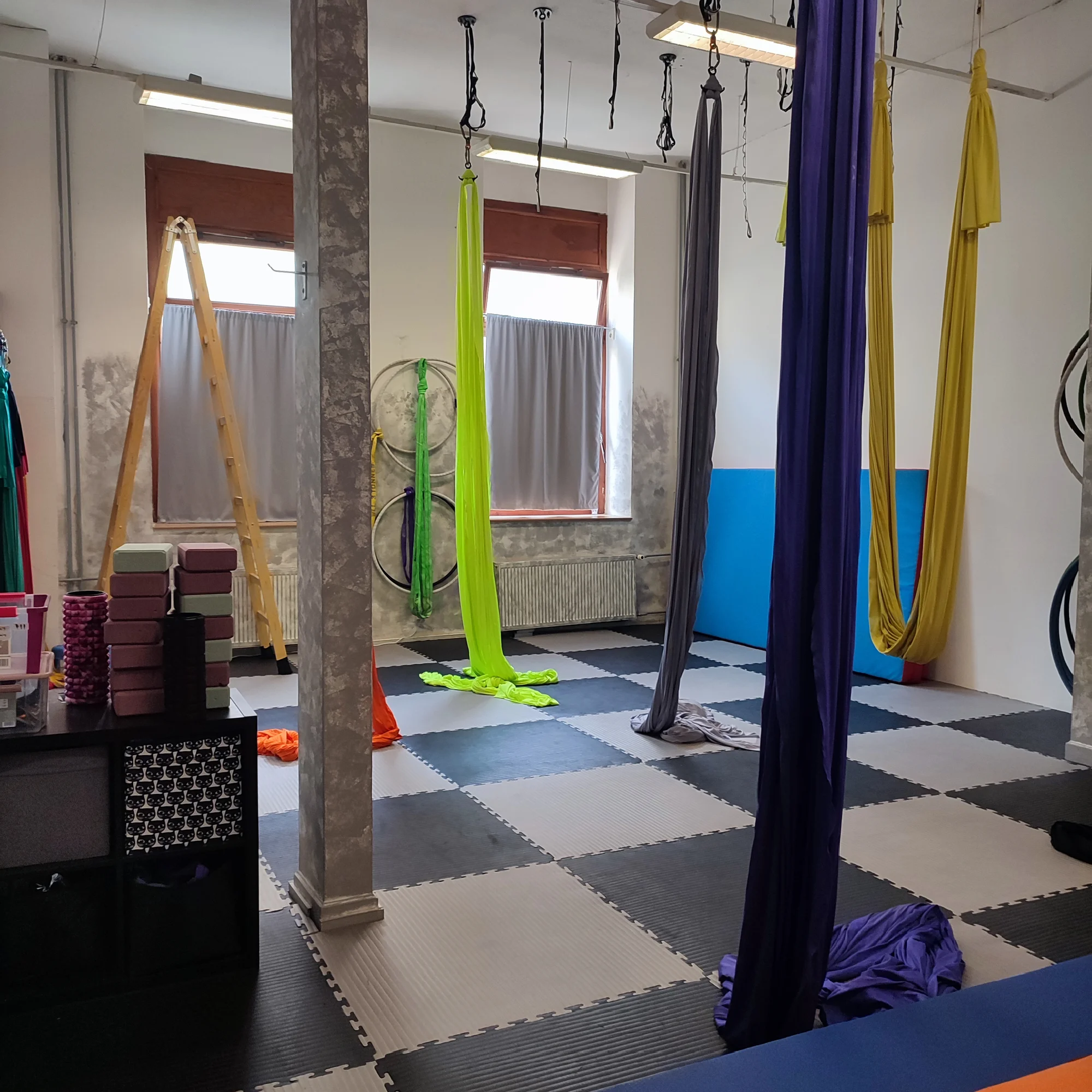 10 vstupů do tělocvičny pro ženy: lekce pro štíhlý pas, pilates, kruháč i posilovna