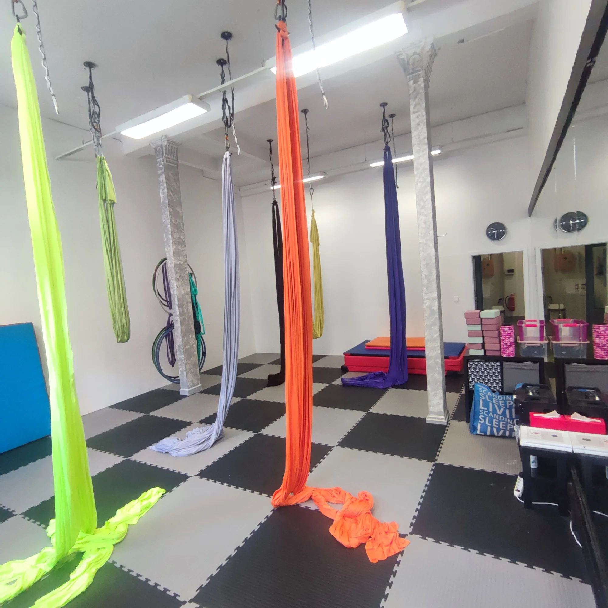 10 vstupů do tělocvičny pro ženy: lekce pro štíhlý pas, pilates, kruháč i posilovna