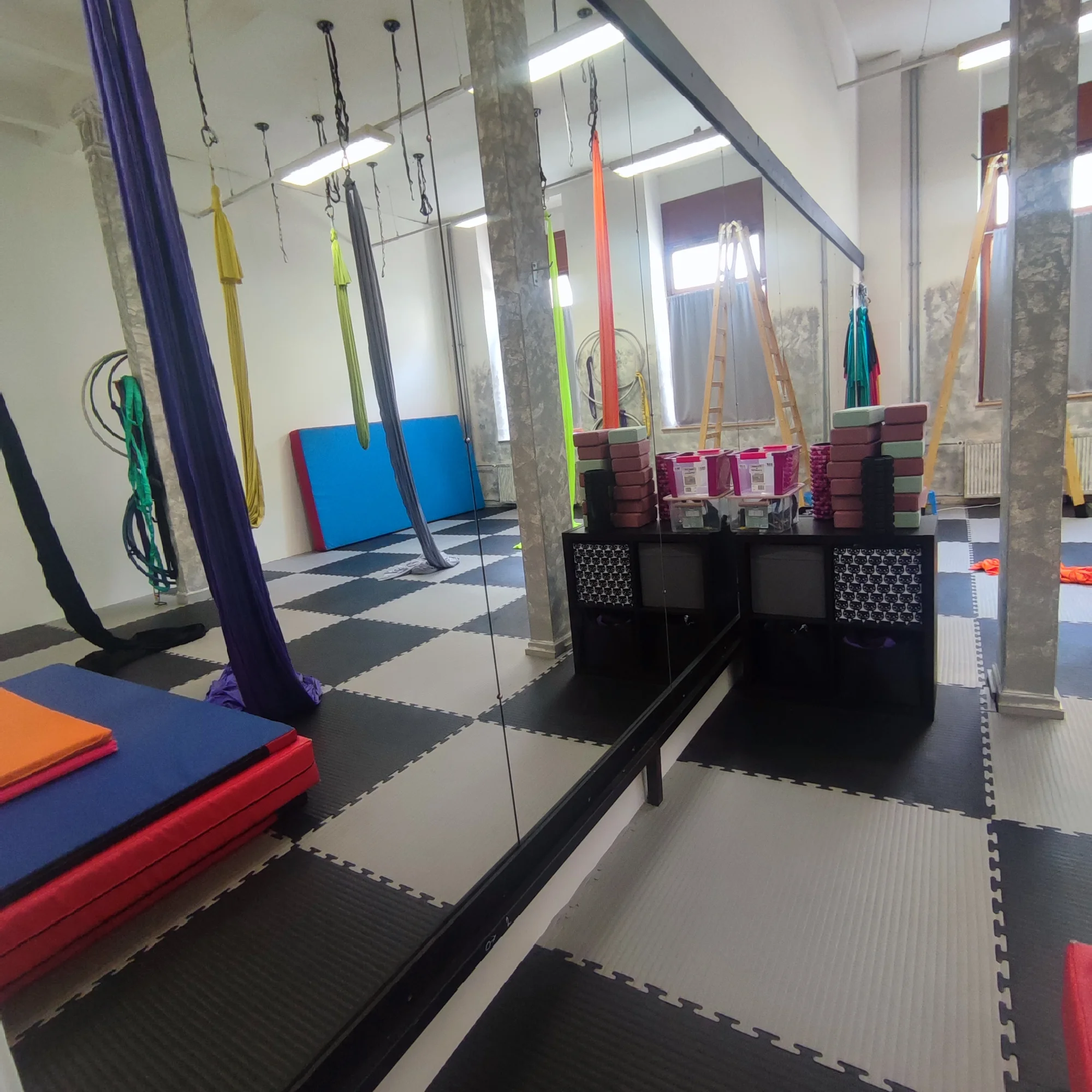 10 vstupů do tělocvičny pro ženy: lekce pro štíhlý pas, pilates, kruháč i posilovna