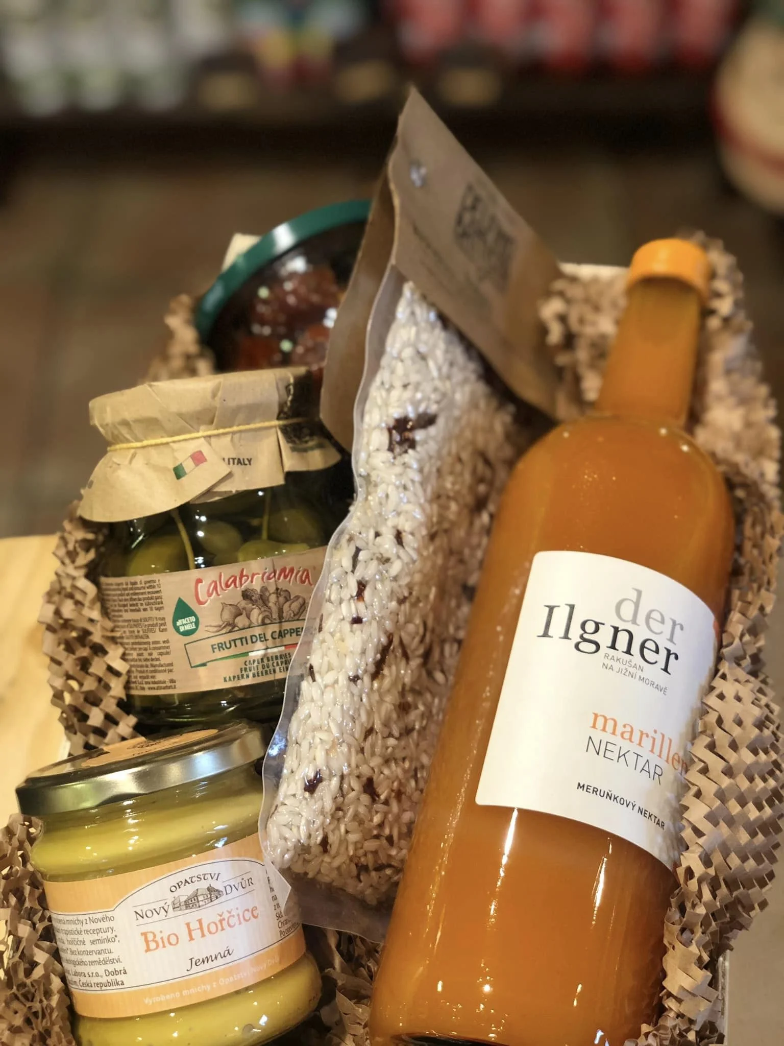 Vouchery do obchodu s delikatesami v Podolí: sýry, uzeniny, olivy, pečivo i vína a bio limonády
