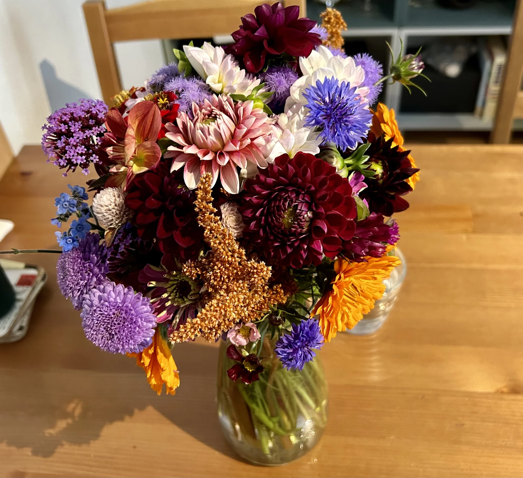 Květinové a bylinkové workshopy: míchání bylinkového čaje, samosběr, výroba soli nebo vazba kytice