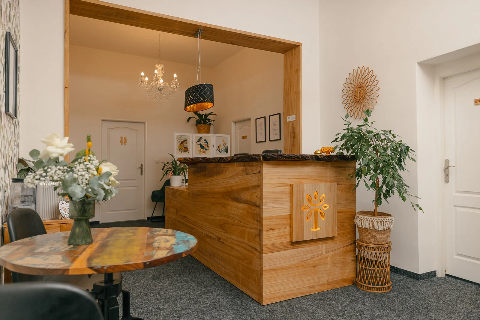 90–120min. relaxační tělový rituál: peeling, maska, masáž zad a odpočinek v relaxační místnosti