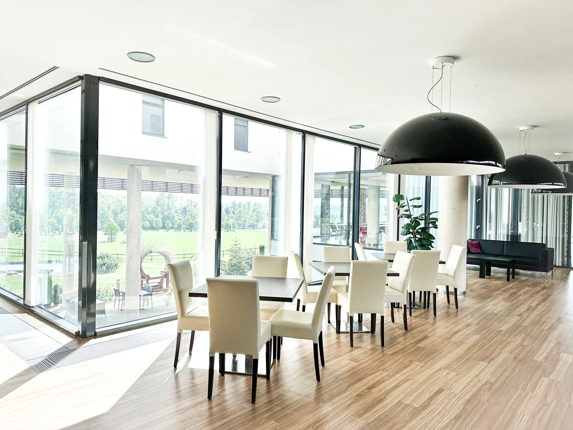 Luxusní hotel ve Velichovkách: bohaté snídaně, neomezený wellness i sport