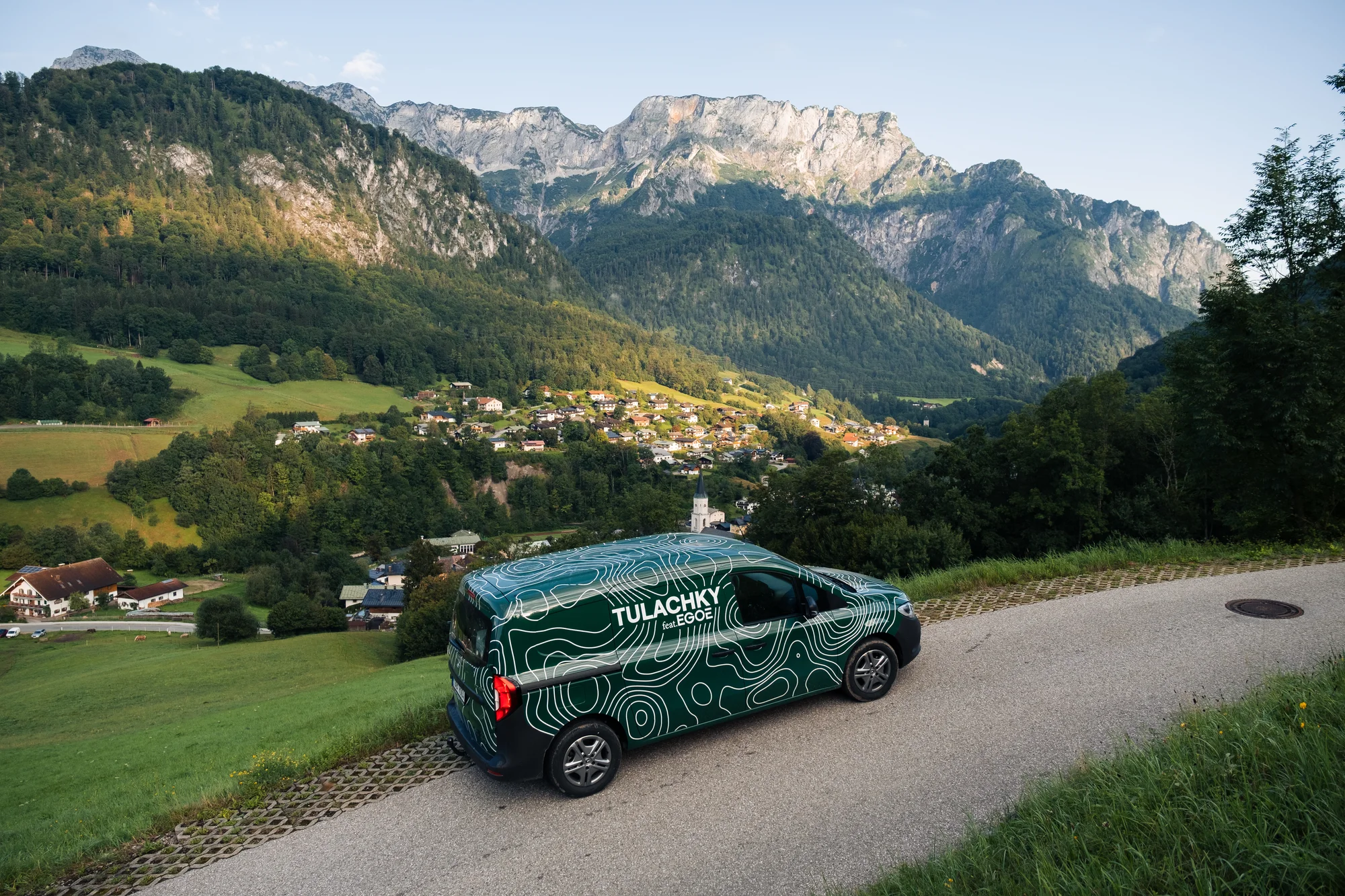 Pronájem obytné dodávky s kuchyňkou i střešní terasou: Mercedes Benz nebo Volkswagen Crafter