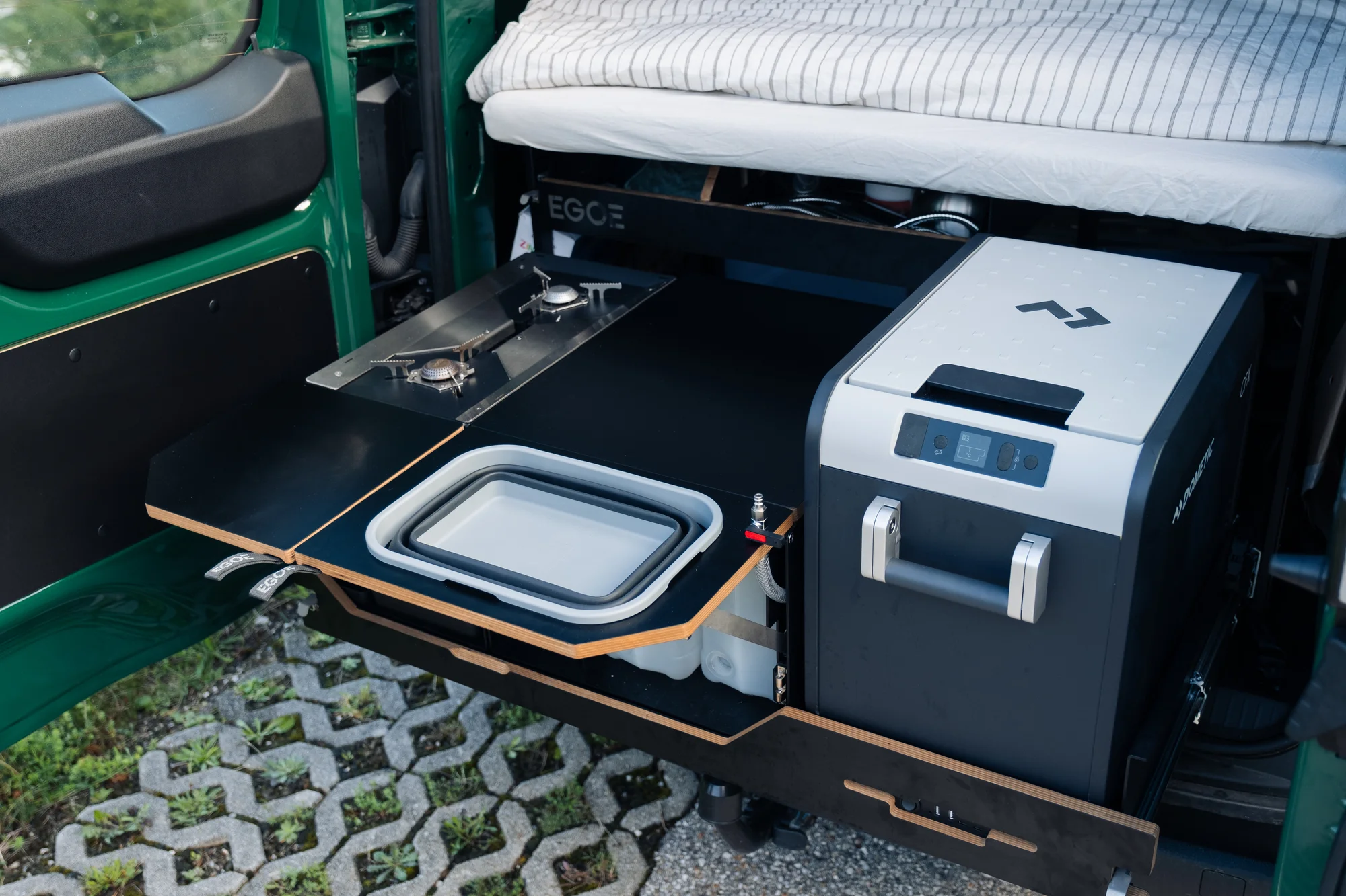 Pronájem obytné dodávky s kuchyňkou i střešní terasou: Mercedes Benz nebo Volkswagen Crafter