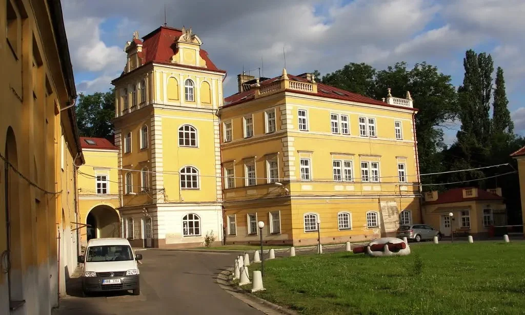 Relaxační párová masáž na 60 či 90 minut v prostorách Záběhlického zámku