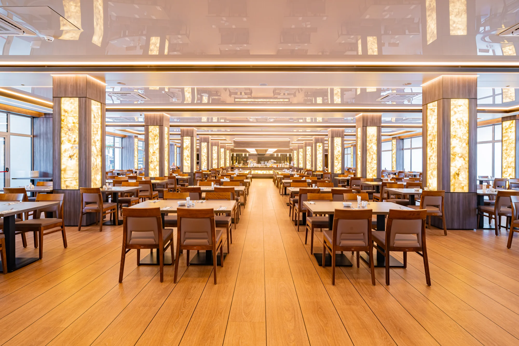 4* rodinný hotel s termálními lázněmi: polopenze, dětské hřiště i herna, 300 m od pláže