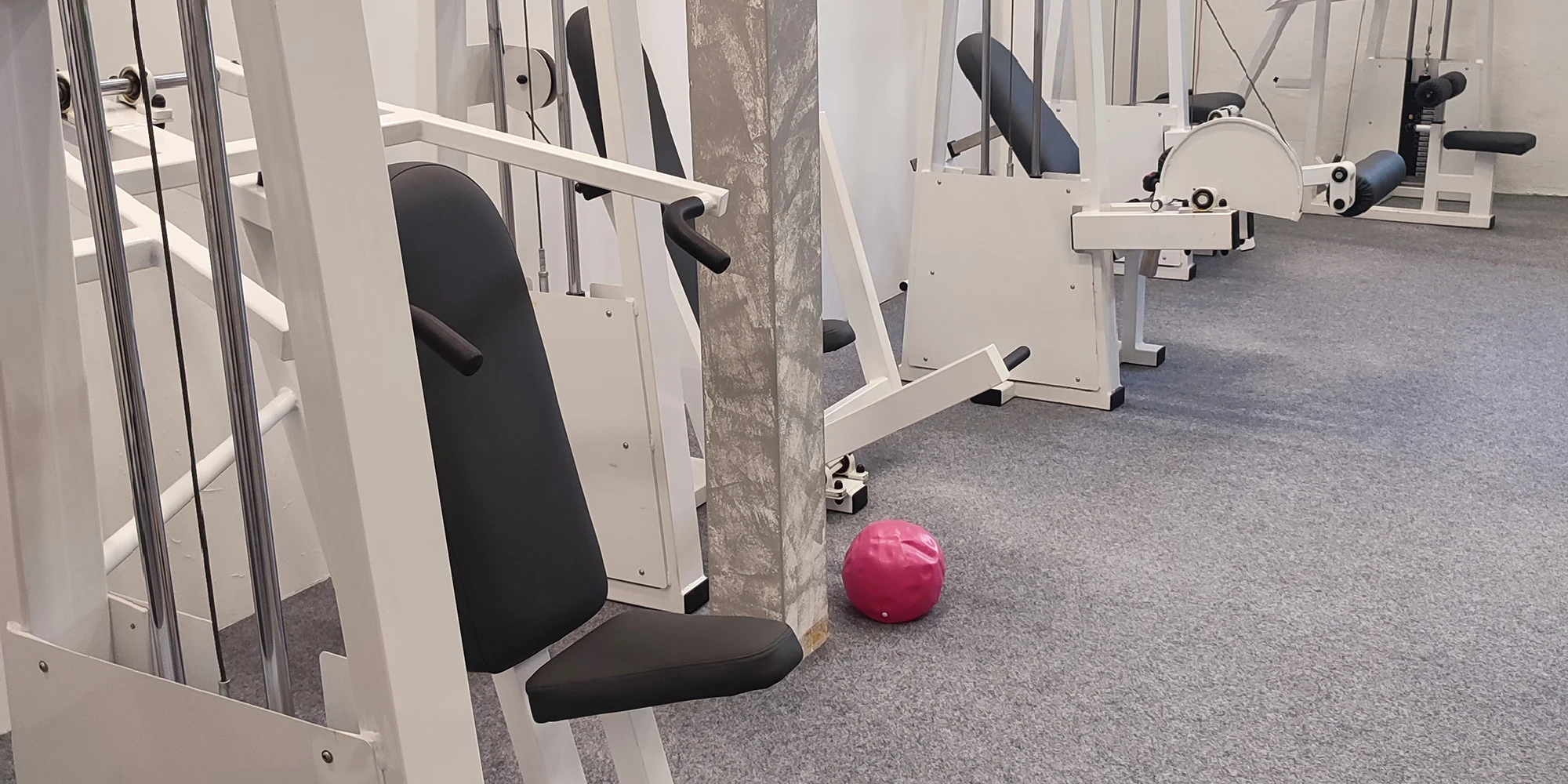 10 vstupů do tělocvičny pro ženy: lekce pro štíhlý pas, pilates, kruháč i posilovna