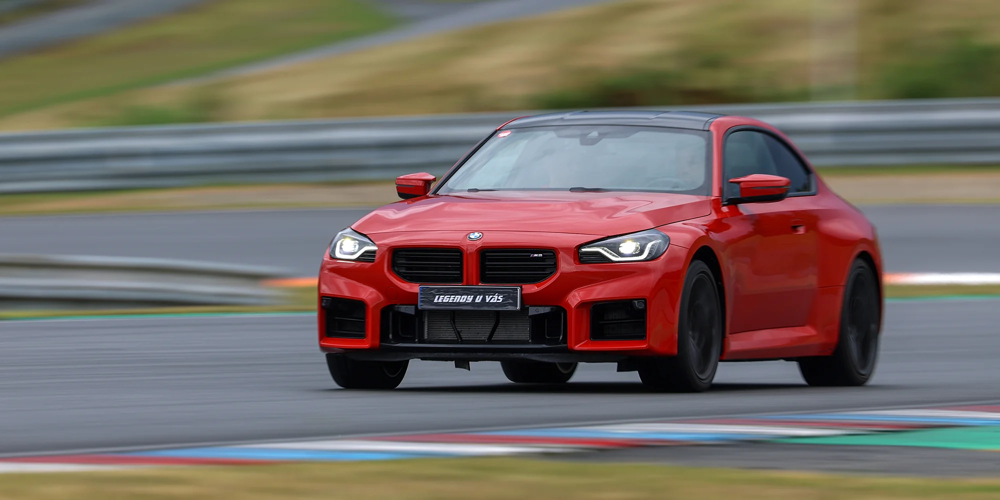 Jízda na závodním okruhu v novém BMW M2 G87