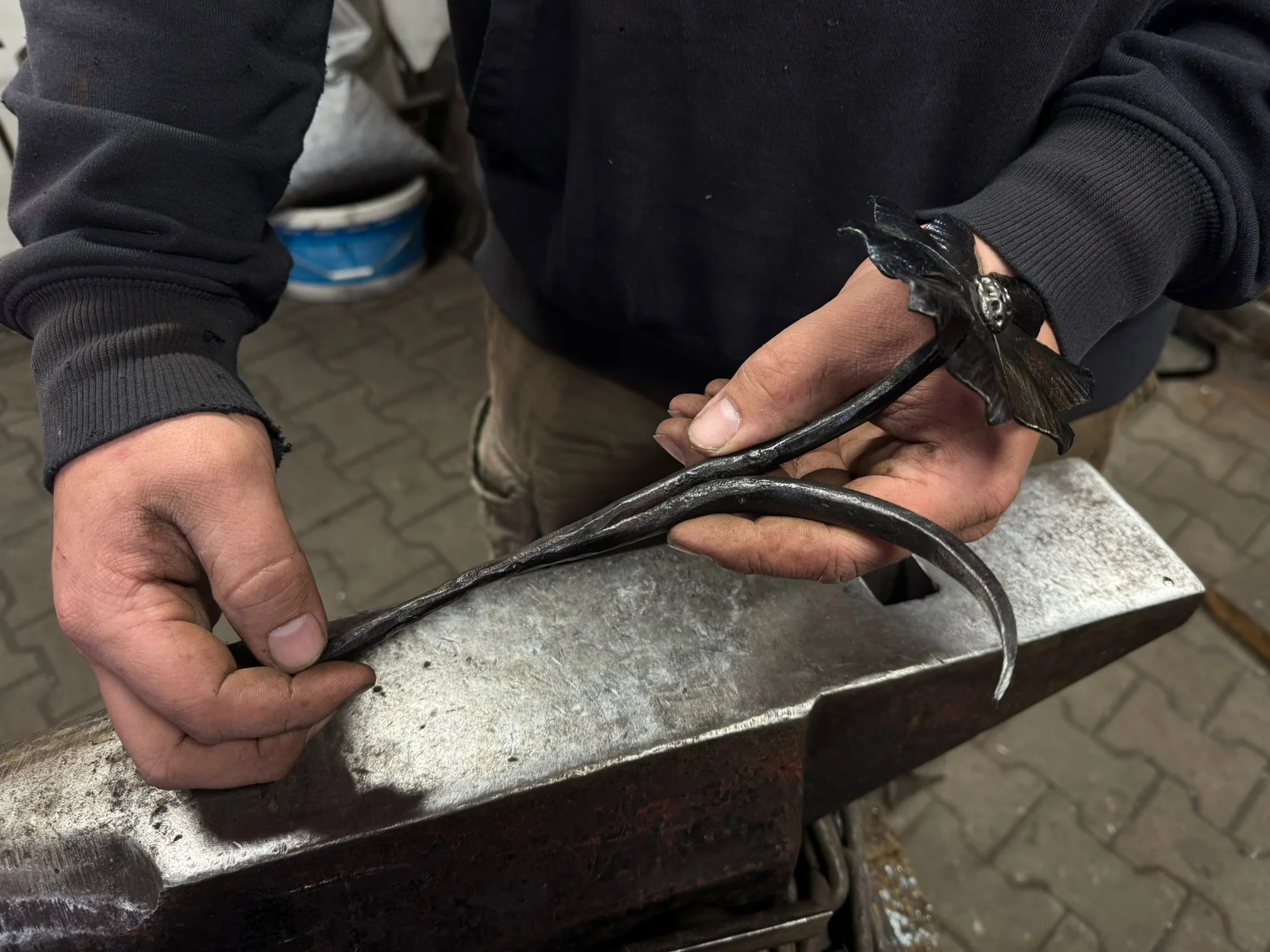 Staňte se na den kovářem: vlastnoručně vykovaný výrobek a oběd v ceně