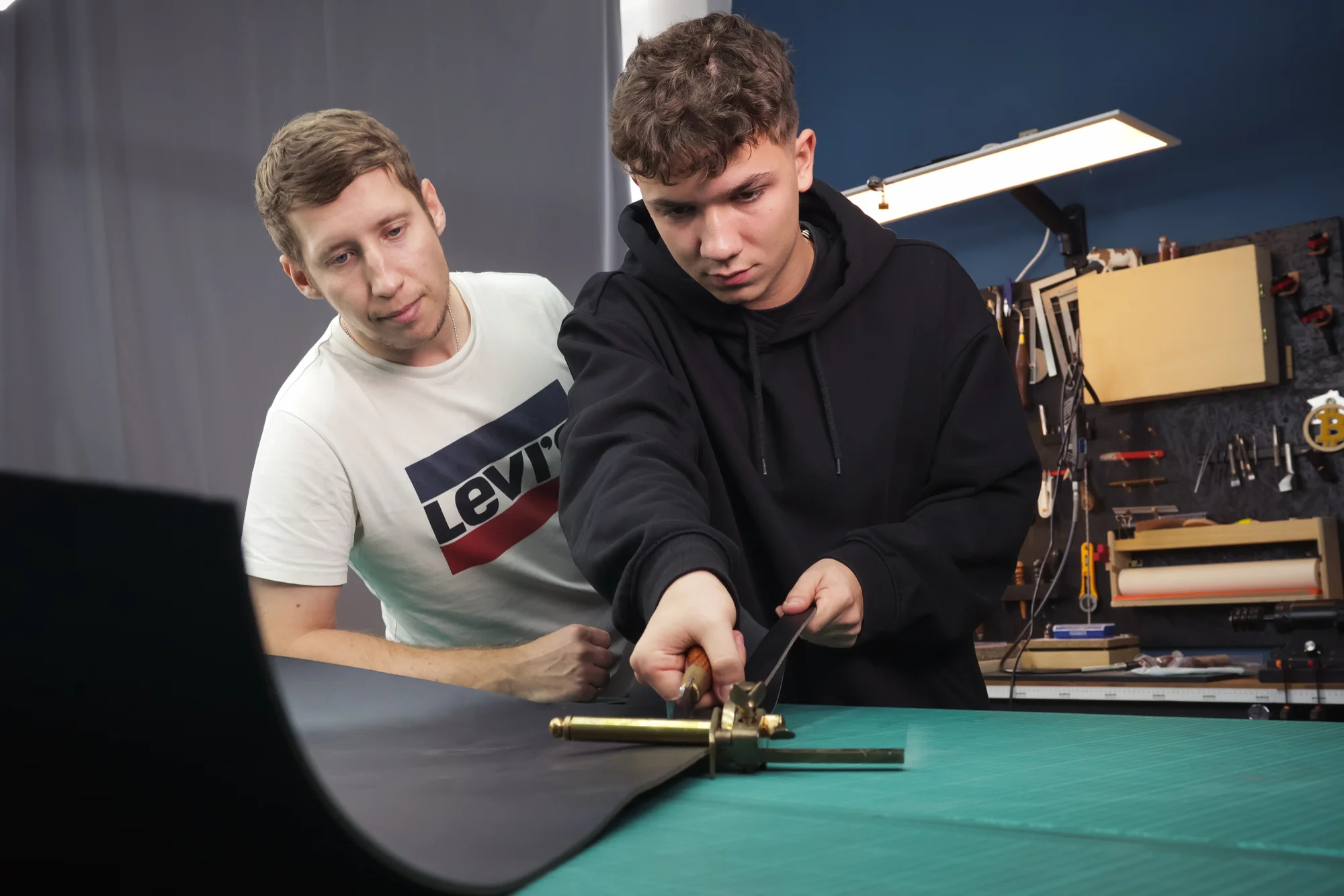 Zážitkový kurz výroby koženého pásku: 4–5 hod. rukodělné zábavy