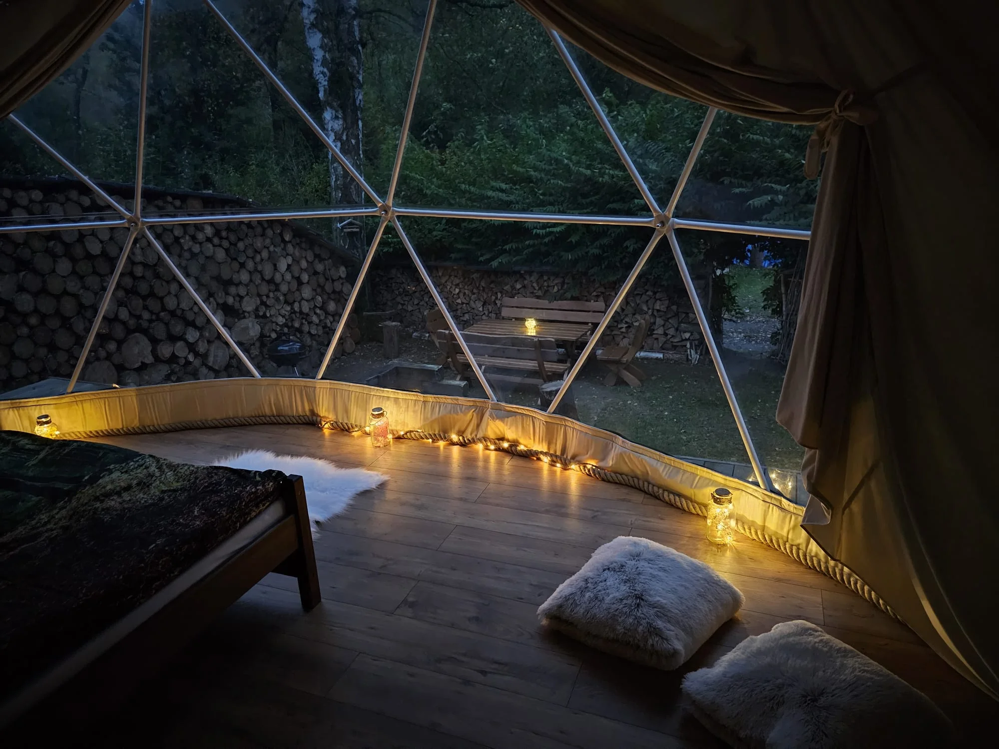 Glamping Meleček: pobyt v glampingovém stanu i wellness v sudové sauně a horkém sudu