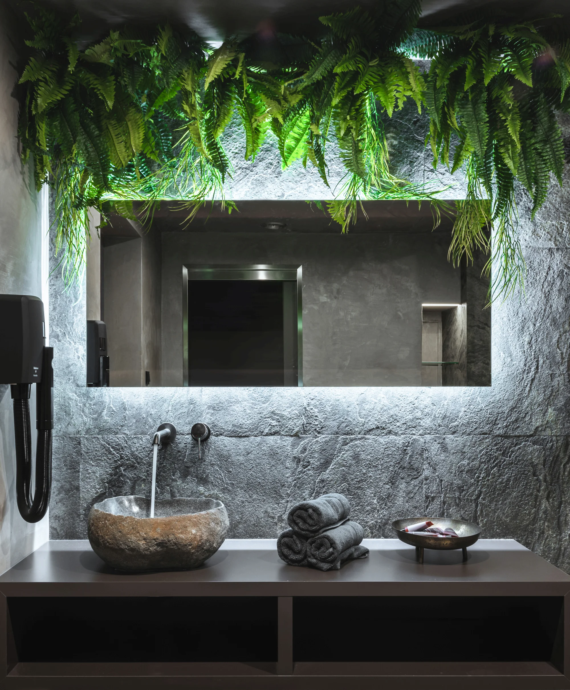 Elegantní privátní wellness pro dva na 2-3 hodiny: vířivka, sauna i lahev prosecca