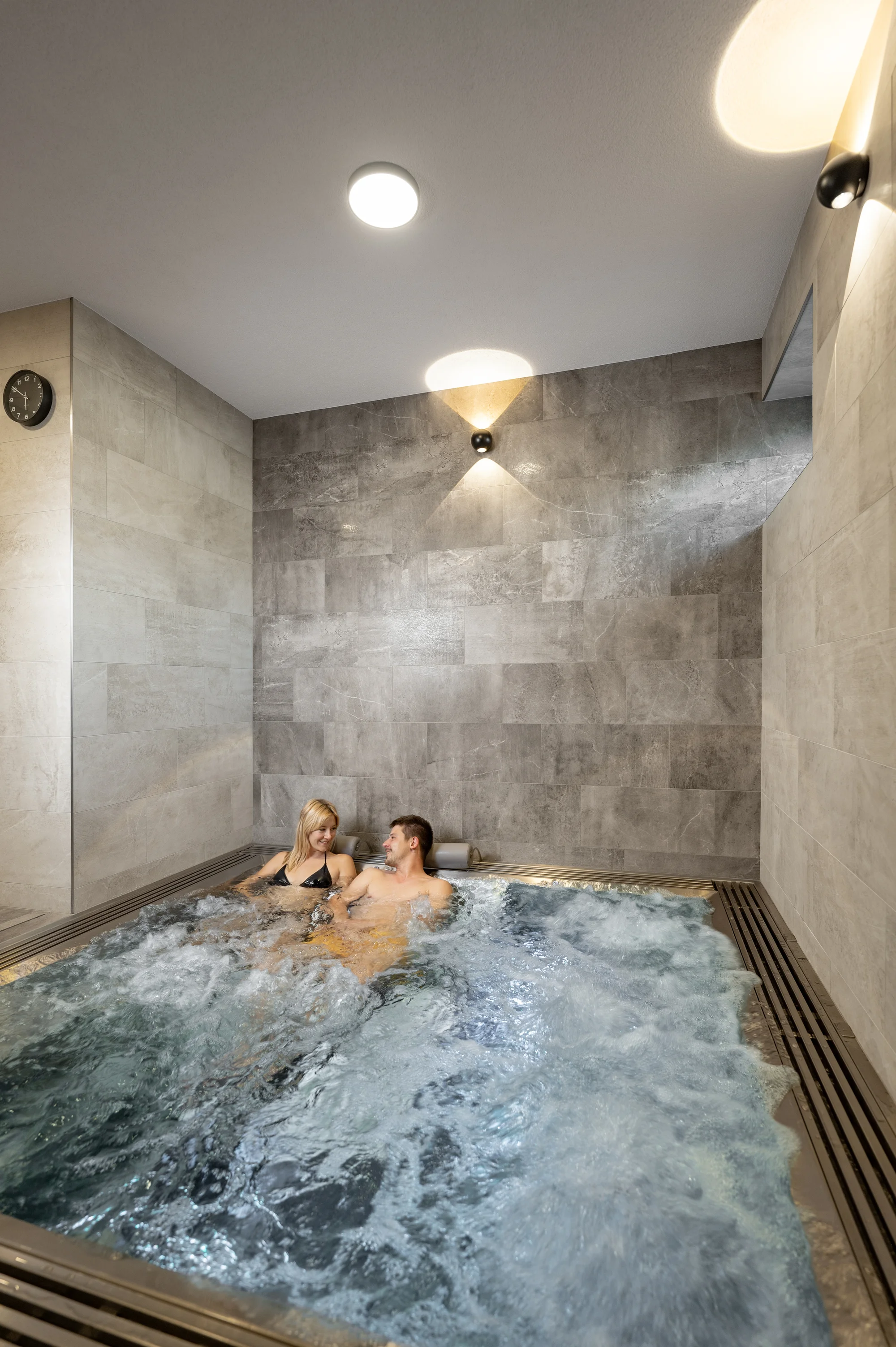 2 hodiny v privátním wellness pro dva: finská nebo bio (tropická) sauna i vířivka