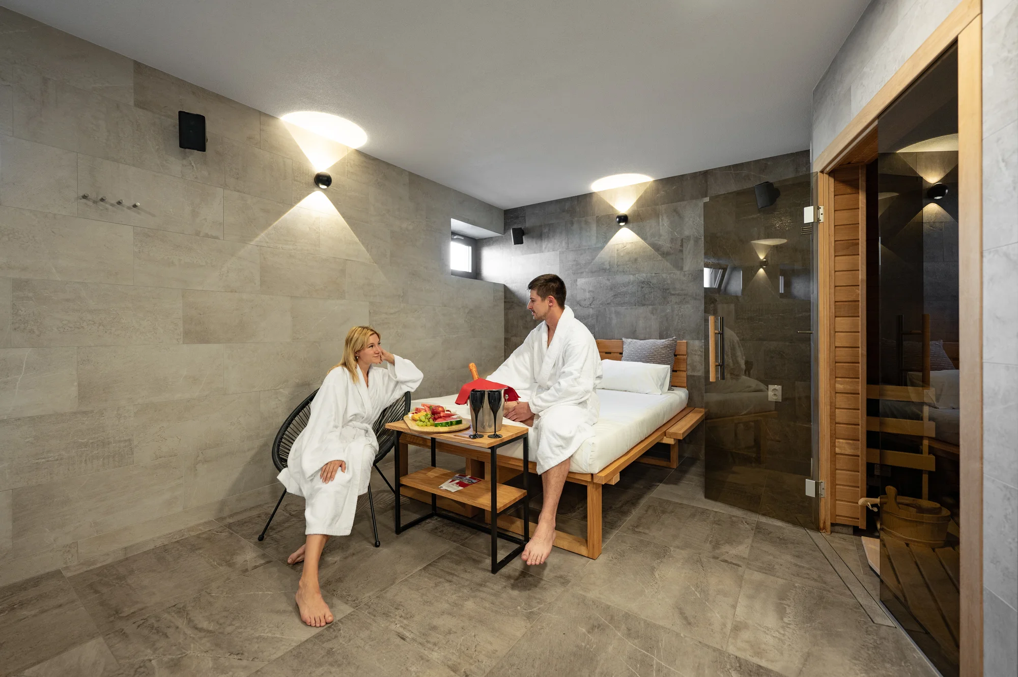 2 hodiny v privátním wellness pro dva: finská nebo bio (tropická) sauna i vířivka